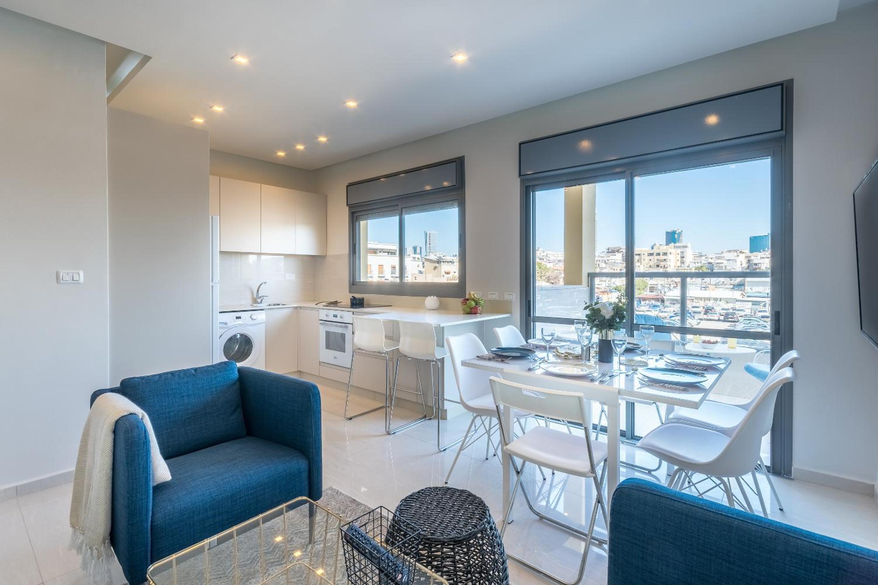 3 Bedroom with parking terrace and close beach
