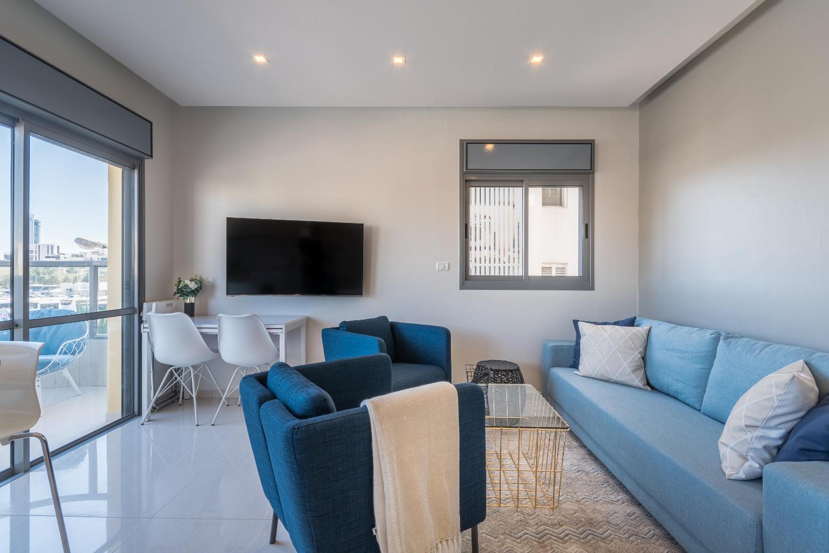 3 Bedroom with parking terrace and close beach