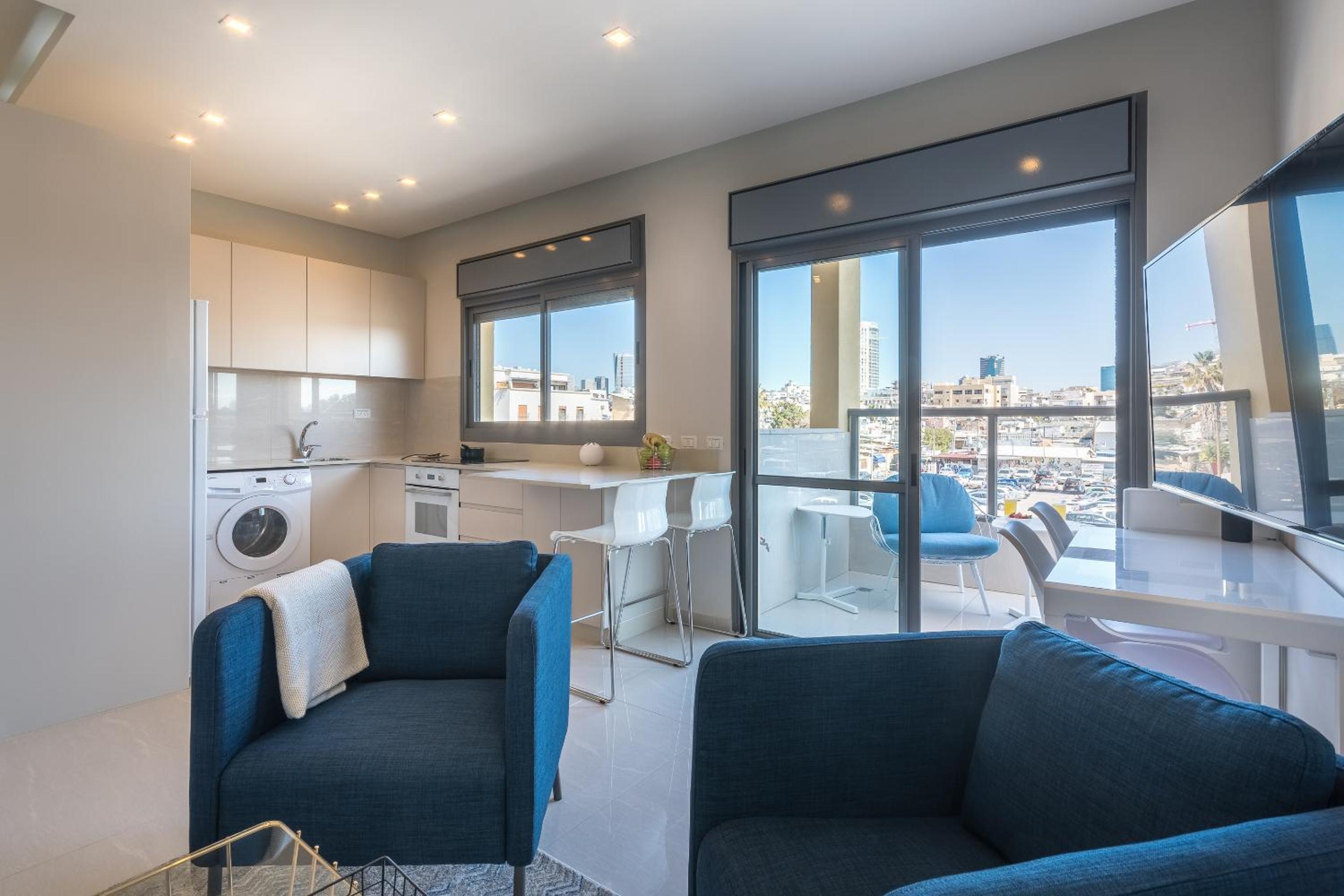 3 Bedroom with parking terrace and close beach