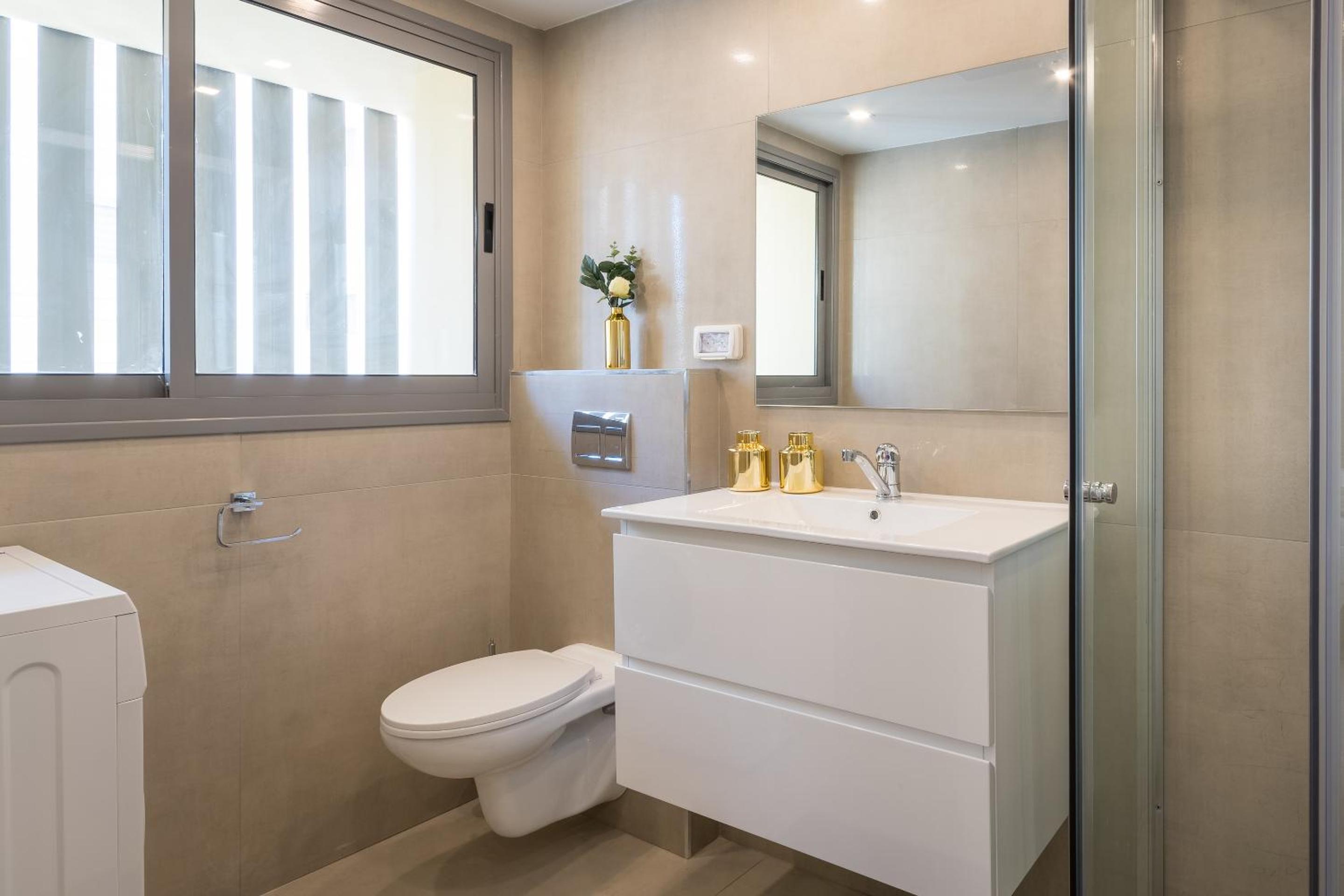 3 Bedroom with parking terrace and close beach