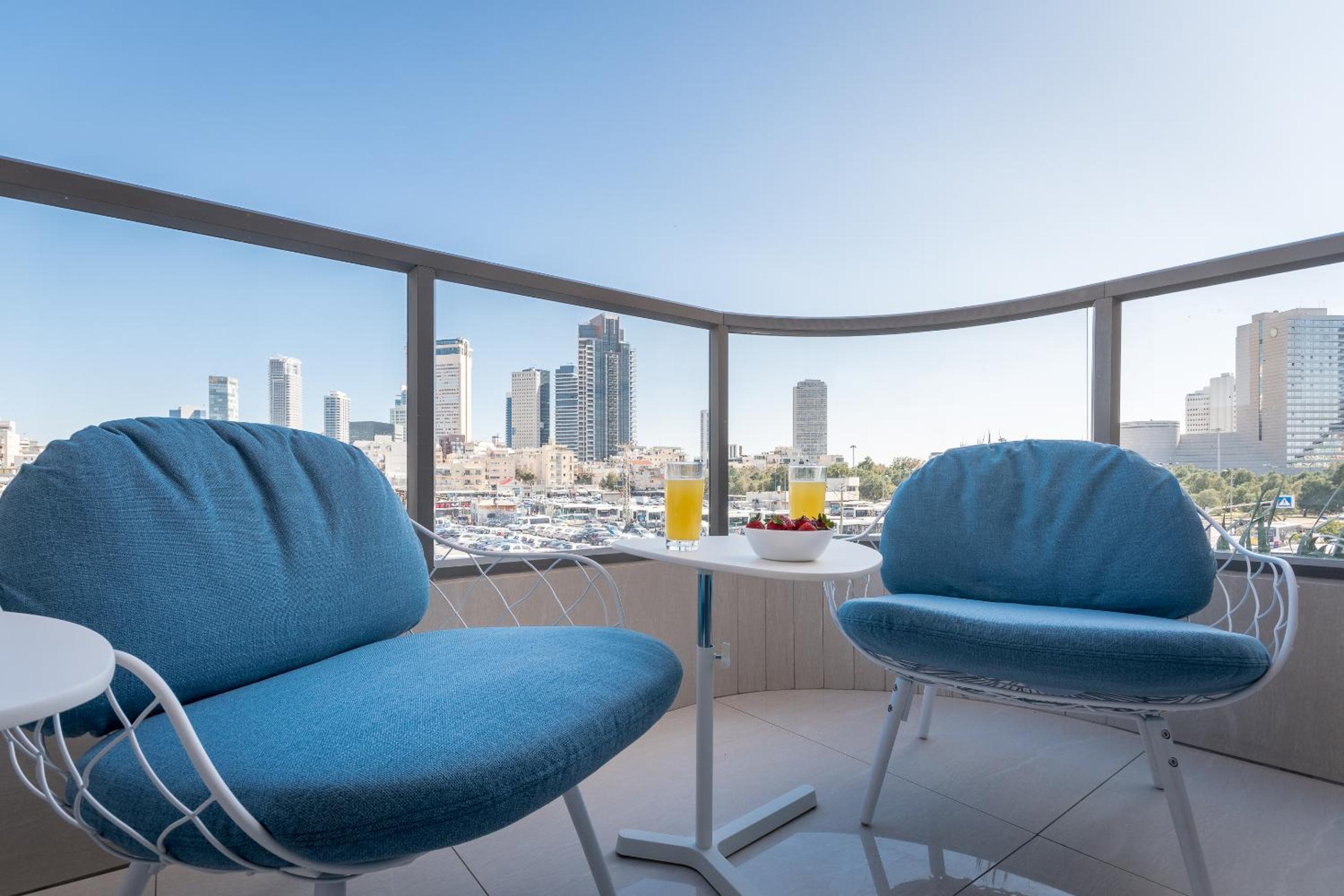 3 Bedroom with parking terrace and close beach