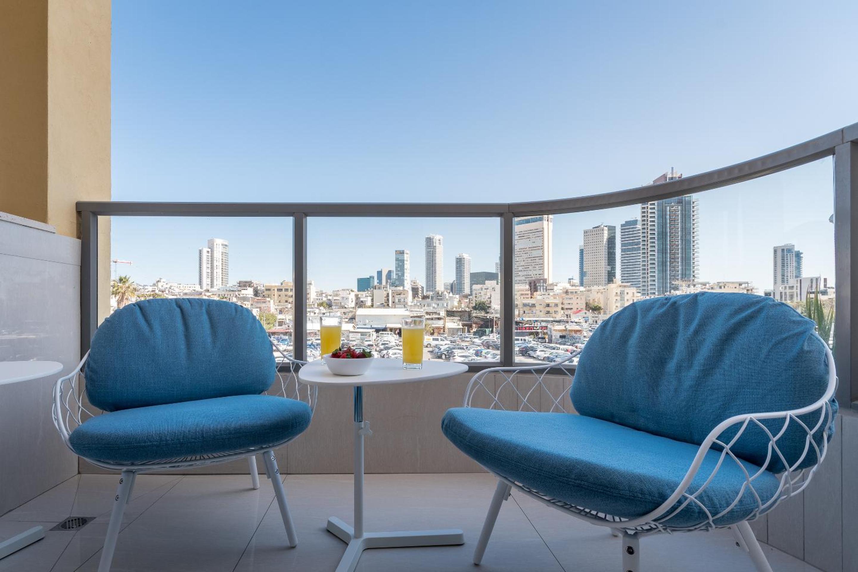 3 Bedroom with parking terrace and close beach