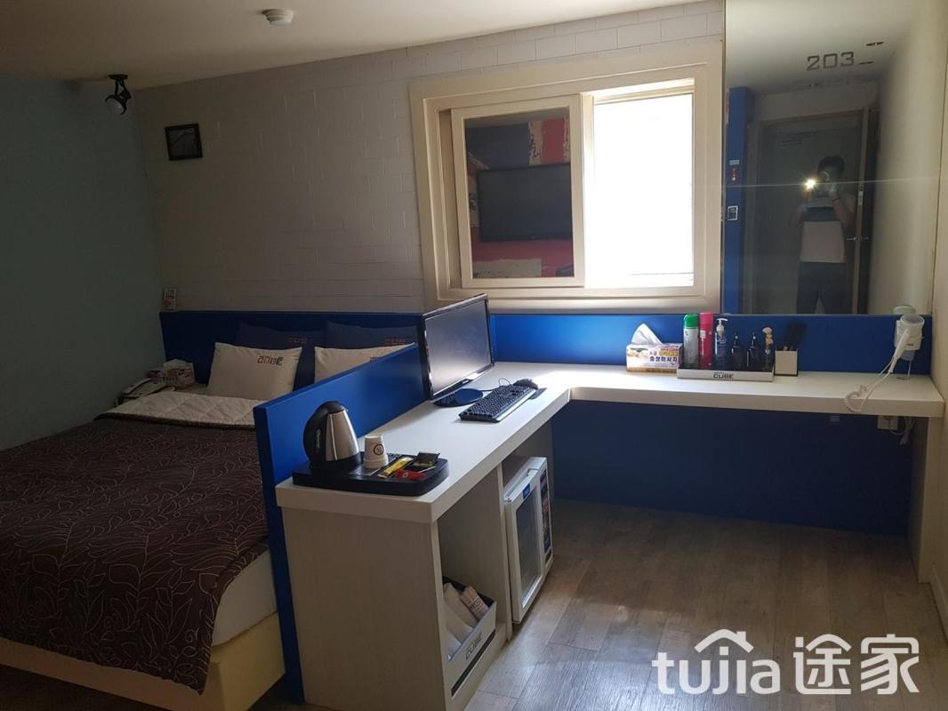 Cube Hotel