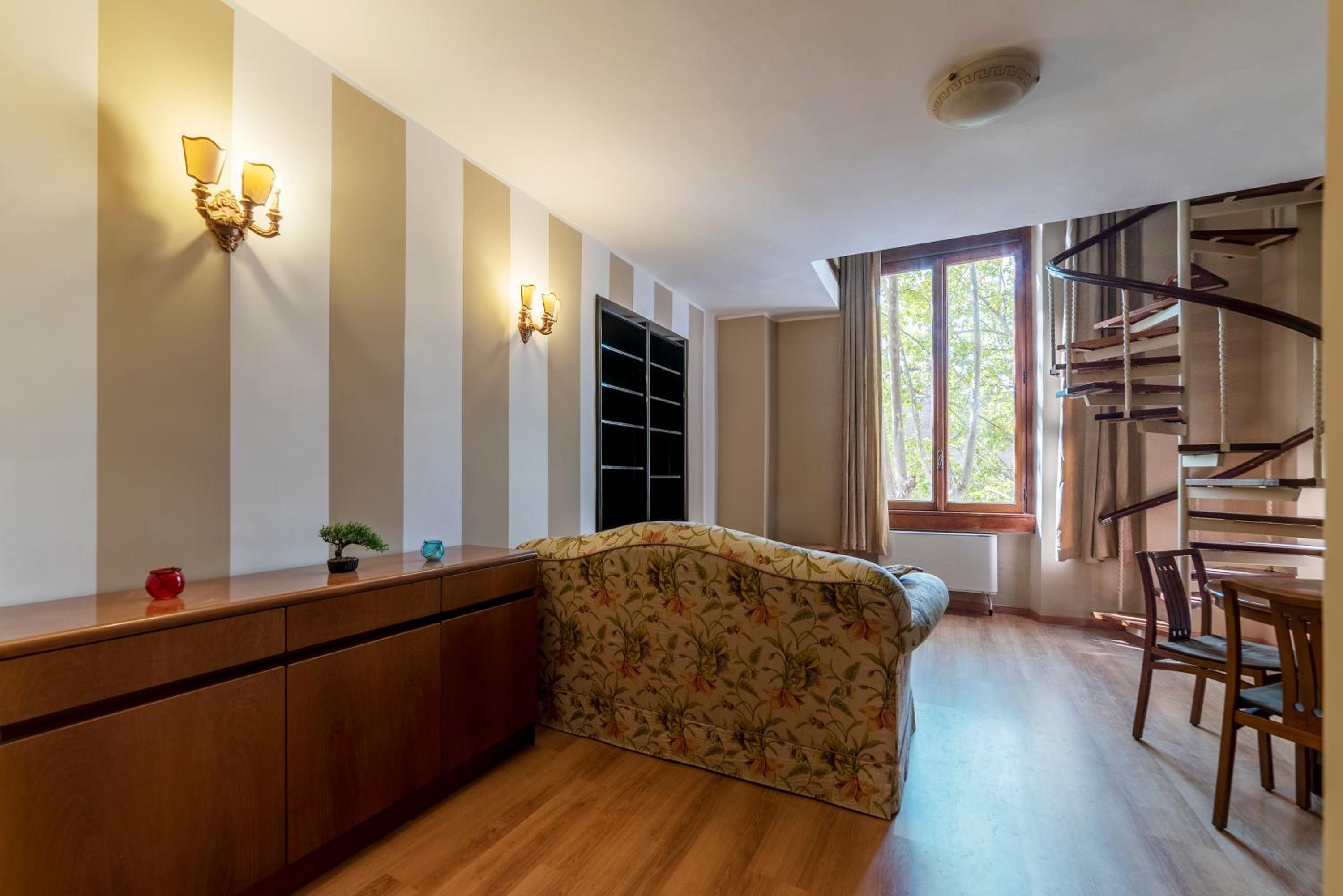 GuestHost - Roomy&Cozy Apartment with Shared Terrace