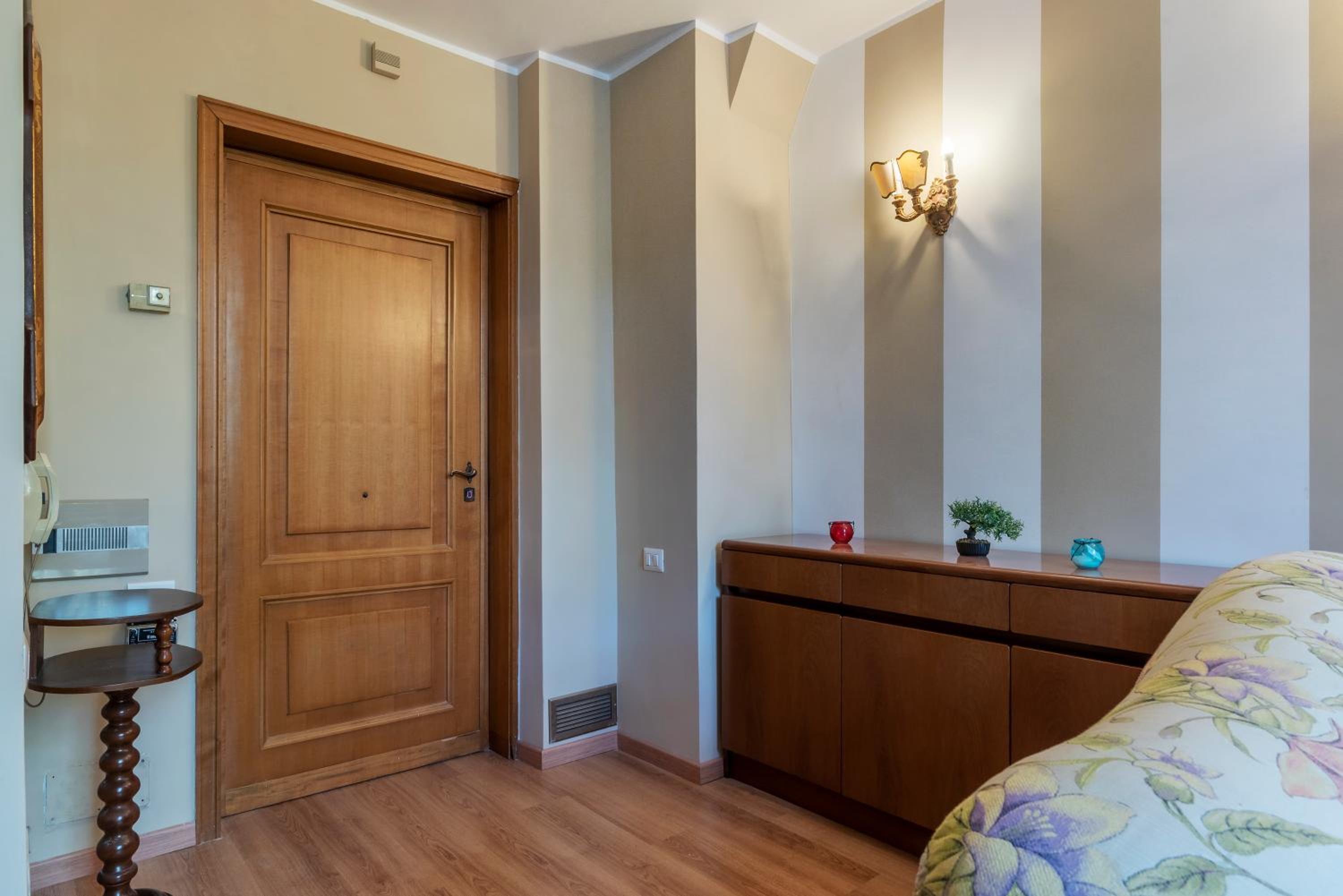 GuestHost - Roomy&Cozy Apartment with Shared Terrace
