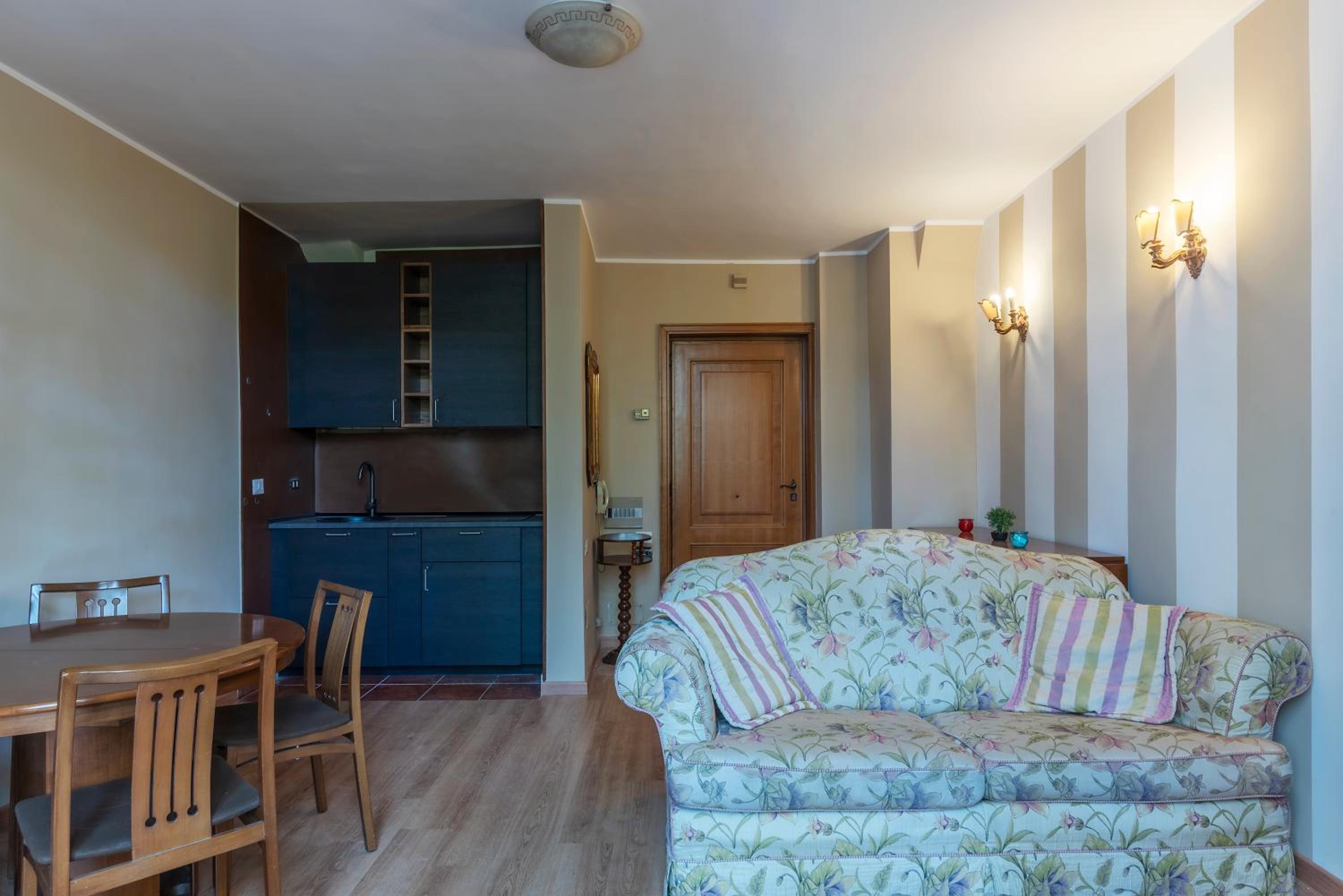 GuestHost - Roomy&Cozy Apartment with Shared Terrace