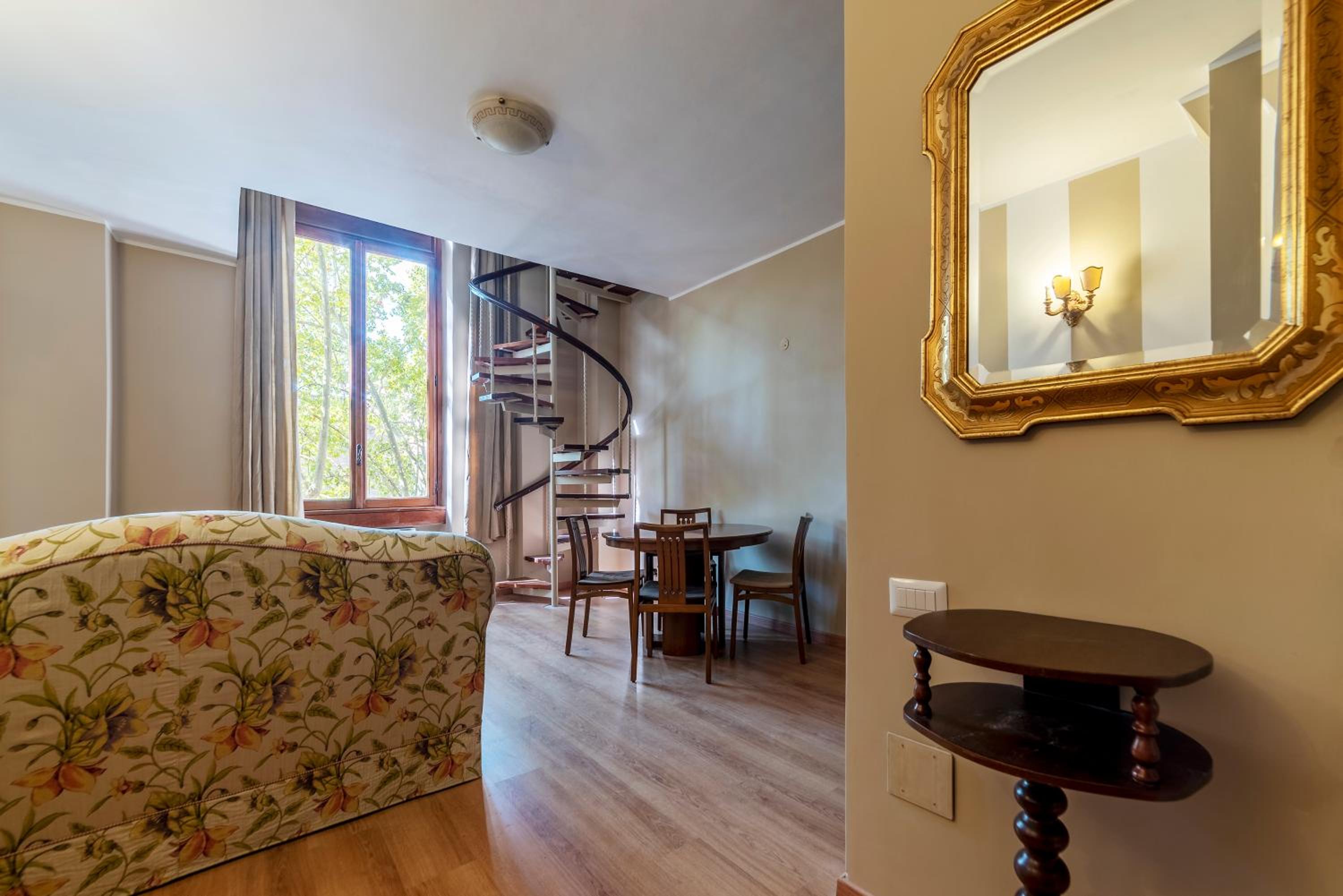 GuestHost - Roomy&Cozy Apartment with Shared Terrace