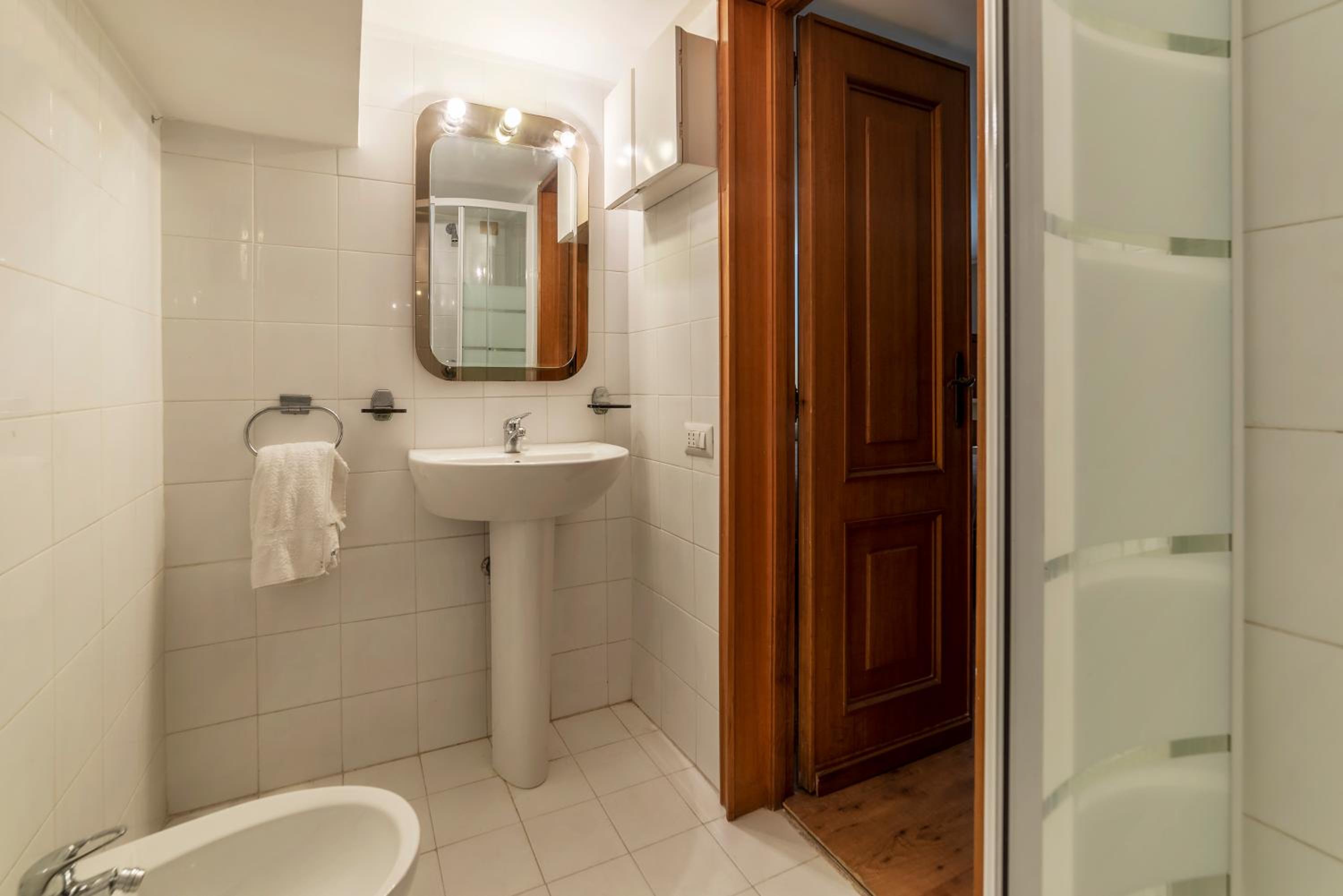 GuestHost - Roomy&Cozy Apartment with Shared Terrace