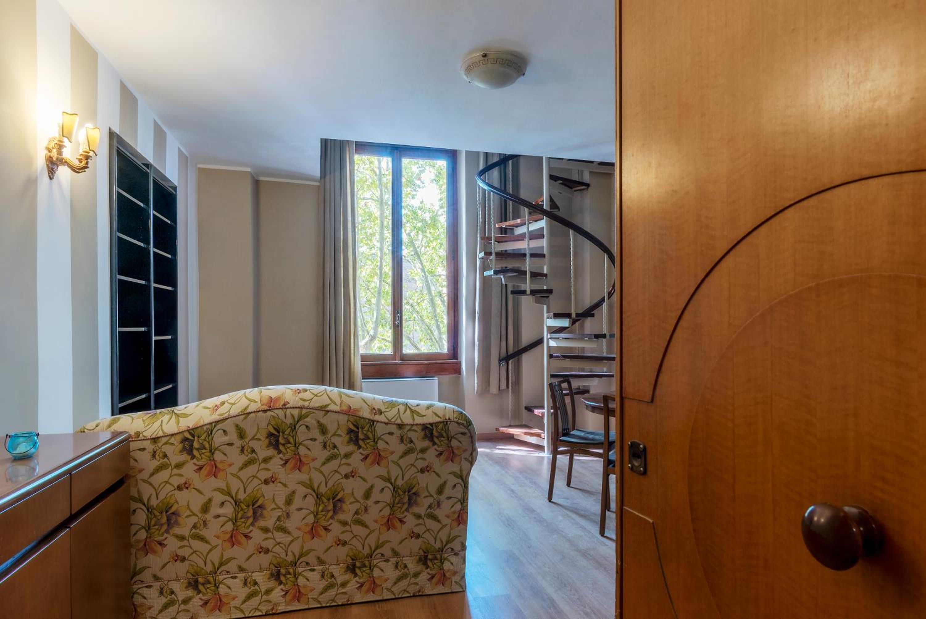 GuestHost - Roomy&Cozy Apartment with Shared Terrace