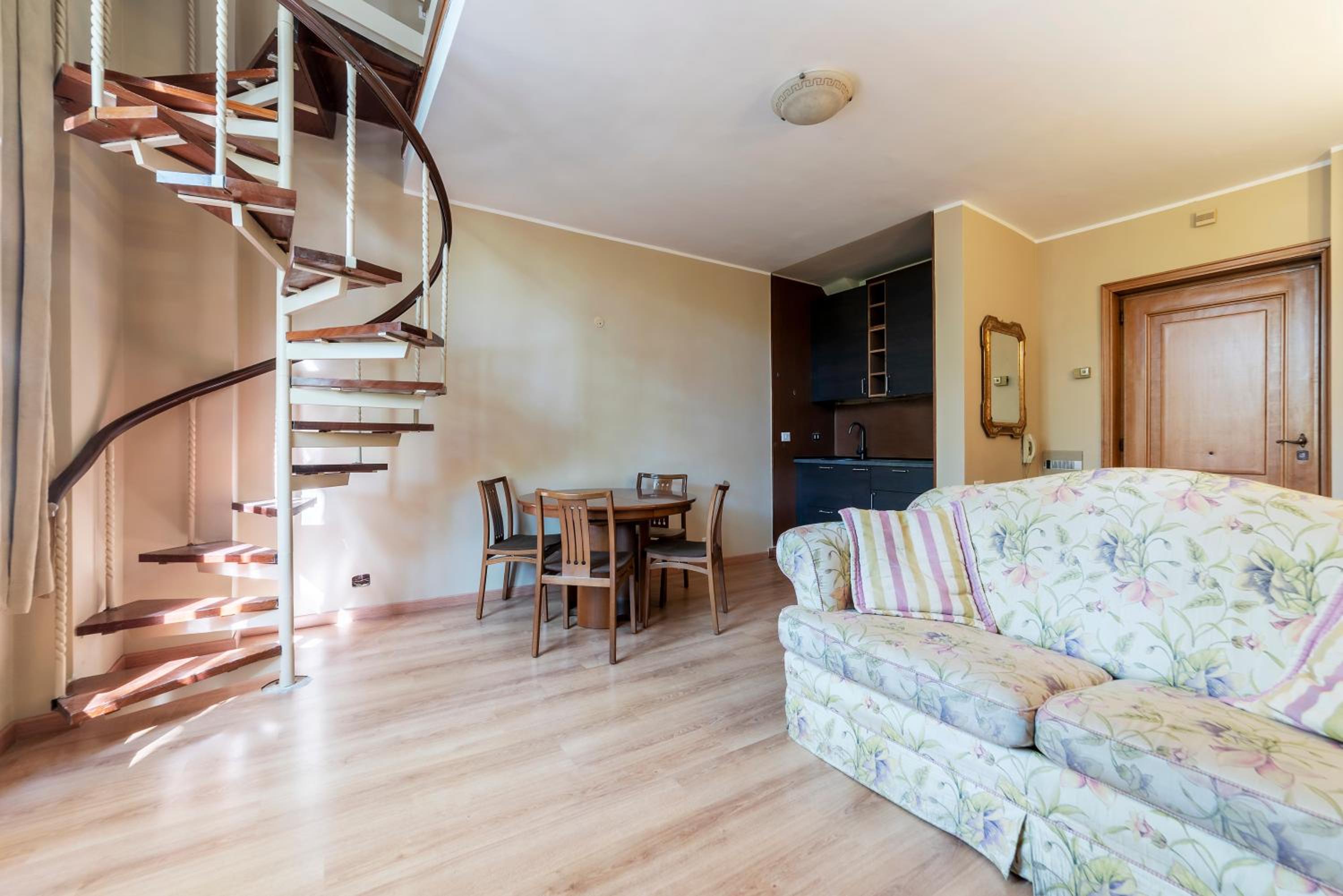 GuestHost - Roomy&Cozy Apartment with Shared Terrace