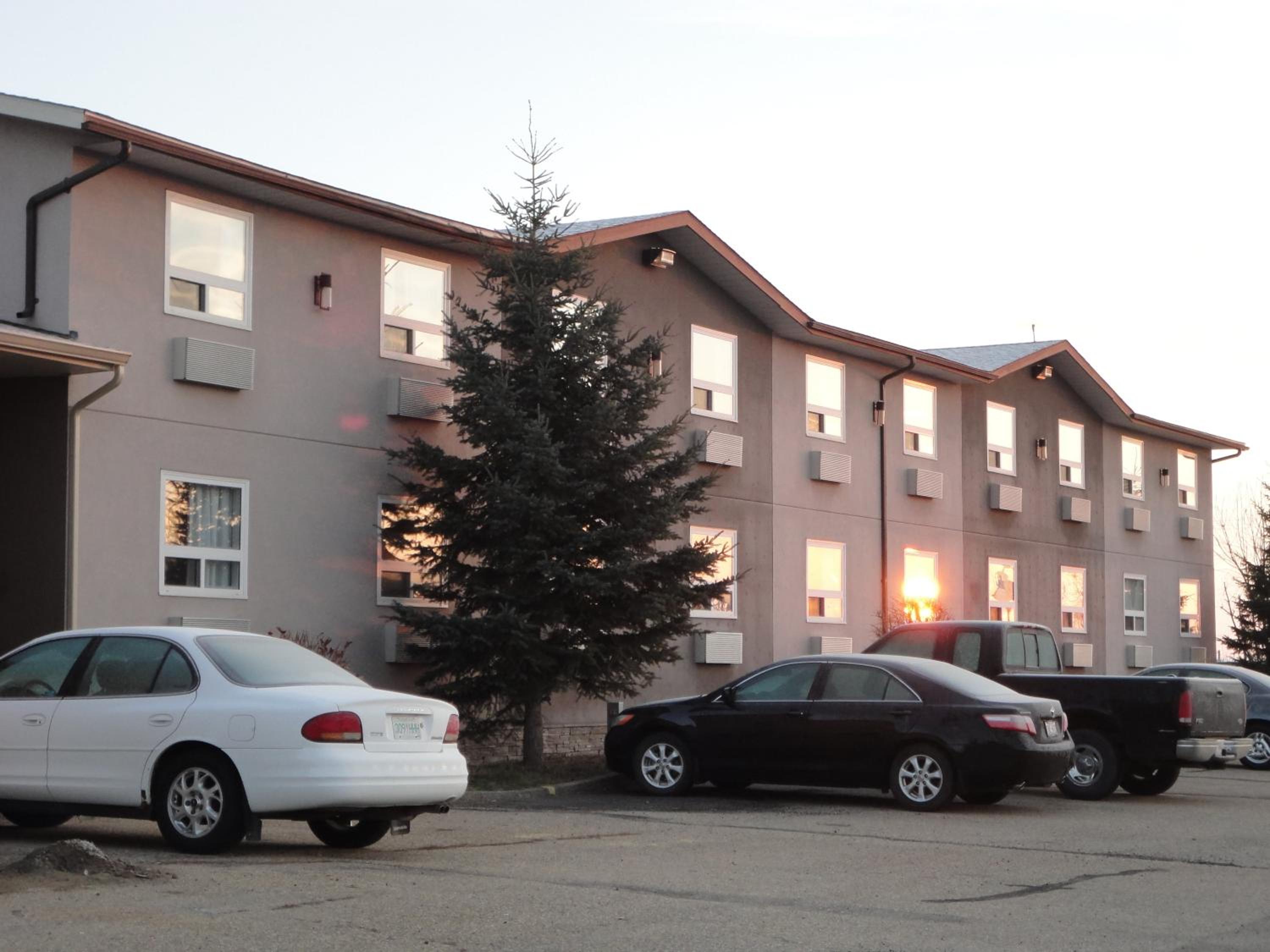 Red Deer Vacations - South Hill Motor Inn - Property Image 1