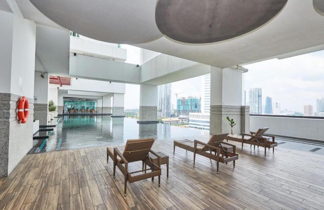 Twin Galaxy Residences by RR JBcity