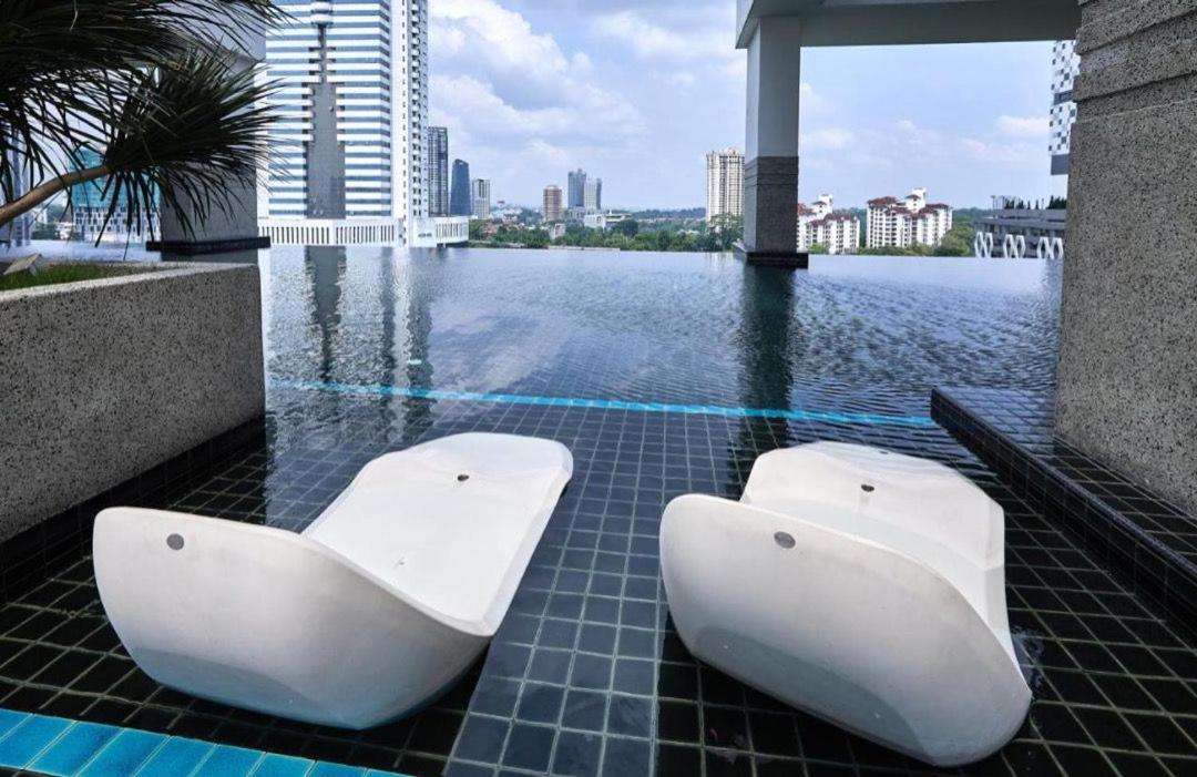 Twin Galaxy Residences by RR JBcity