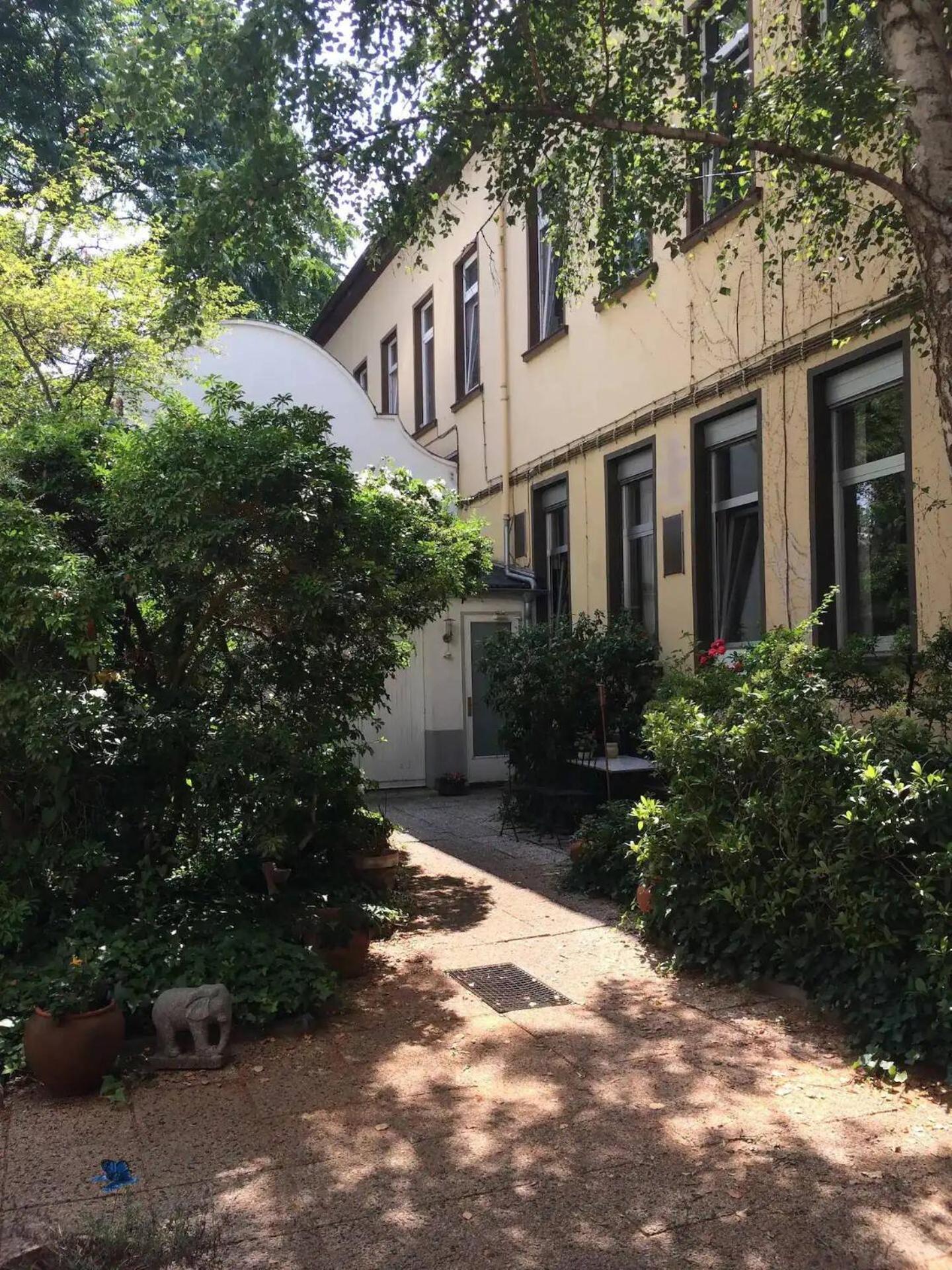 Ruhiges Office-Apartment mit Küche - BEUYS Apartments Krefeld