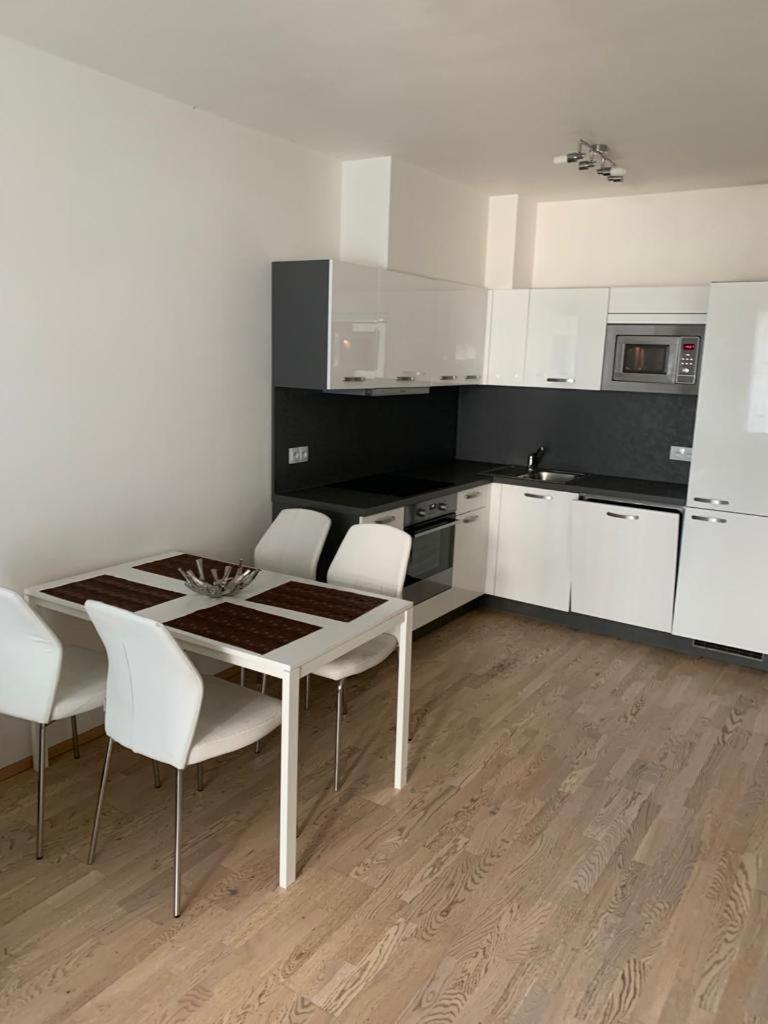 Residence Garden Tower - 8 min do centra, garaz