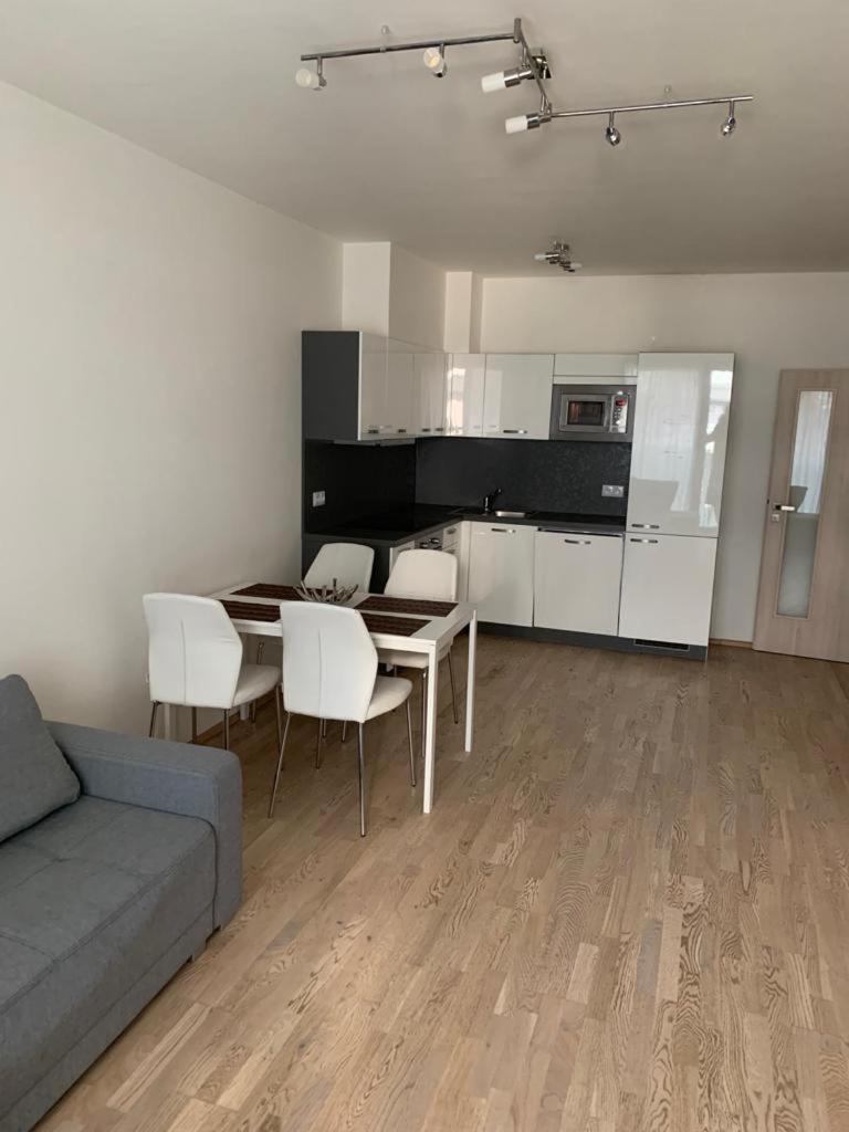 Residence Garden Tower - 8 min do centra, garaz