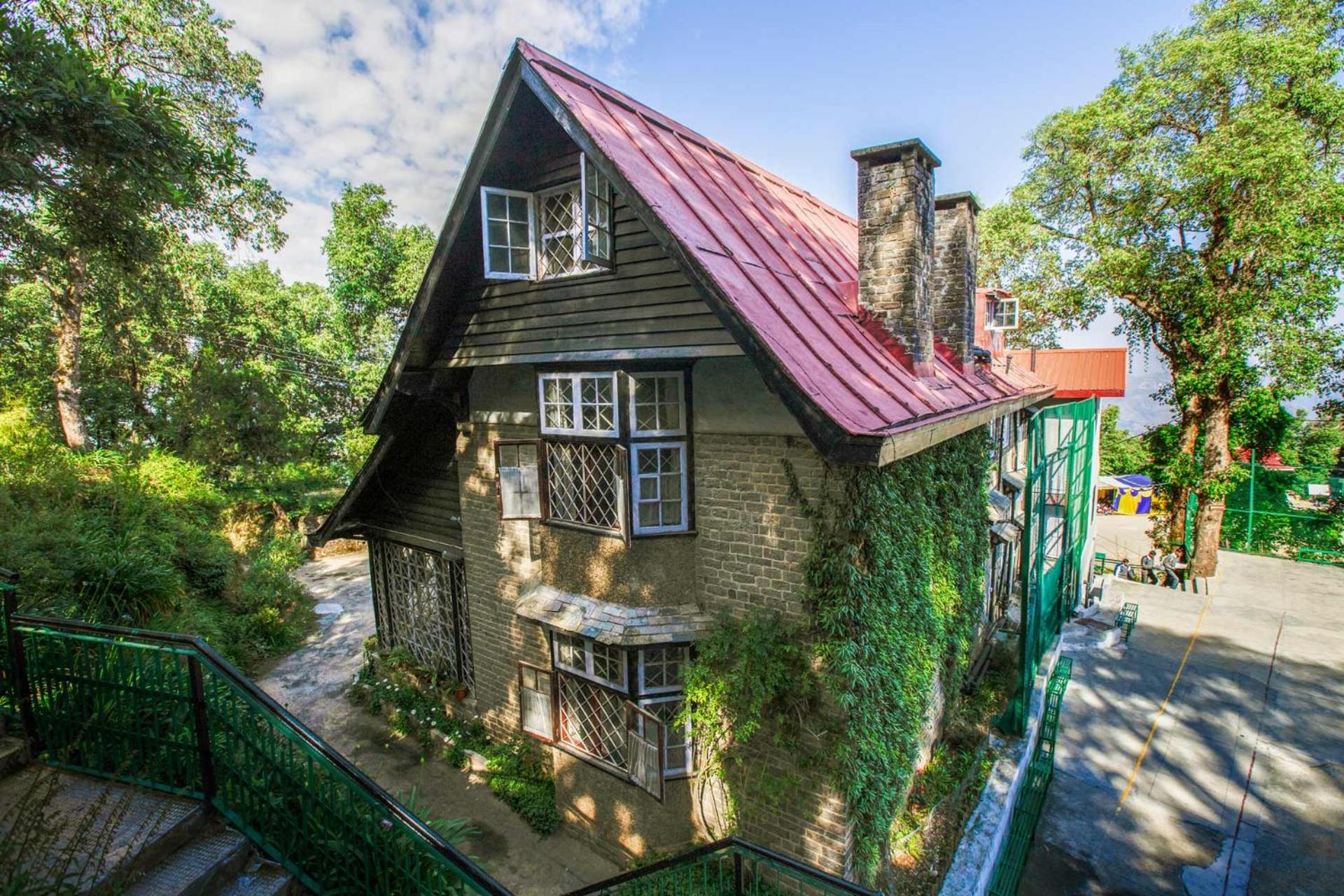 Northwood Cottage by VEO - 3BR Vinatge Interiors 120 years old Heritage Villa with inhouse cook view 4