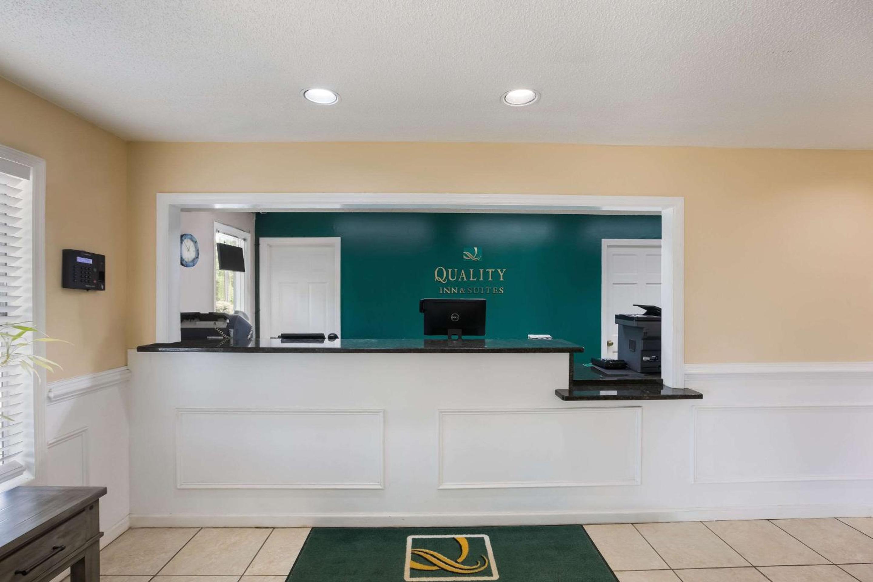 Quality Inn & Suites Greensboro near Lake Oconee