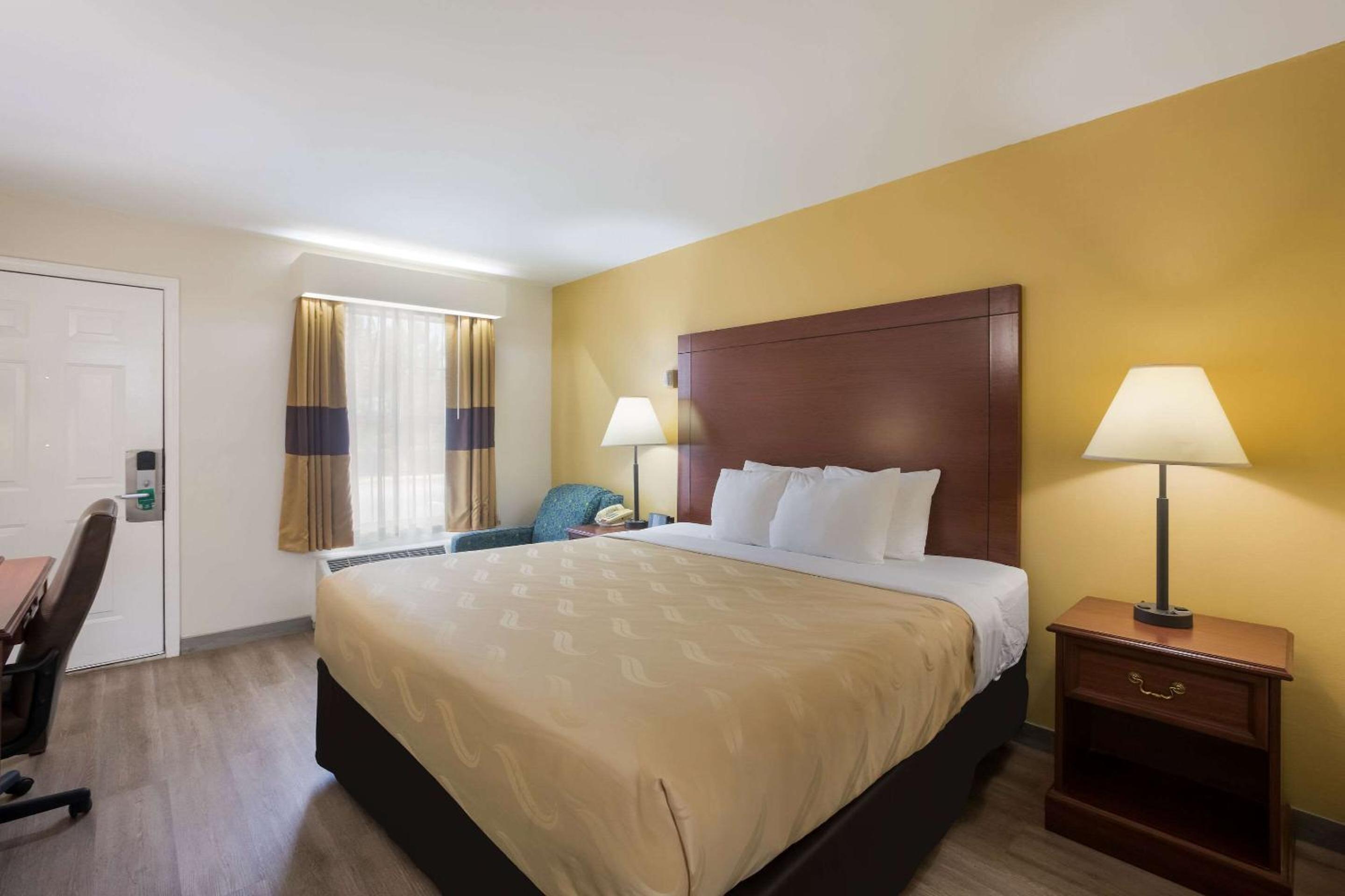 Quality Inn & Suites Greensboro near Lake Oconee