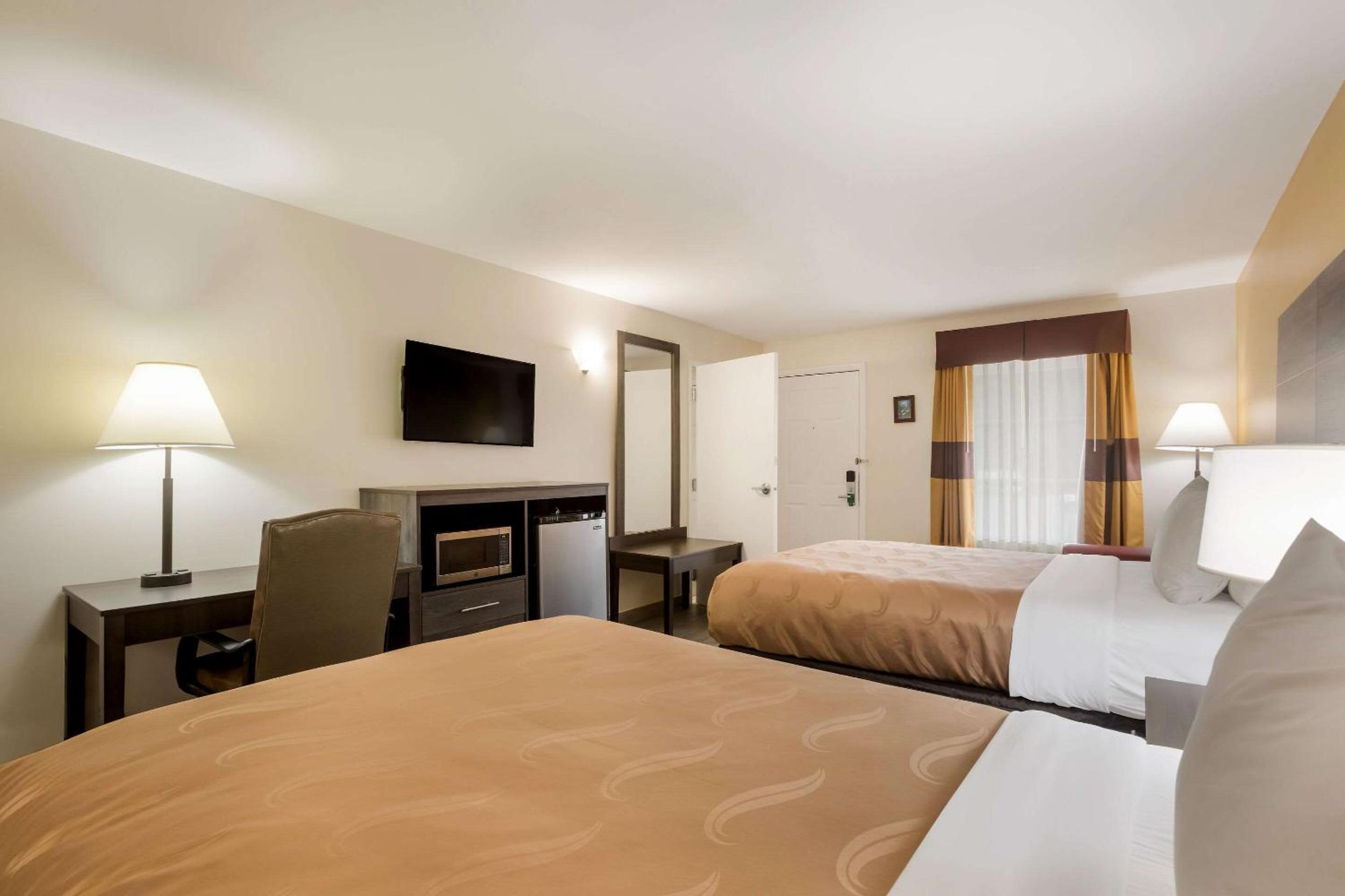 Quality Inn & Suites Greensboro near Lake Oconee