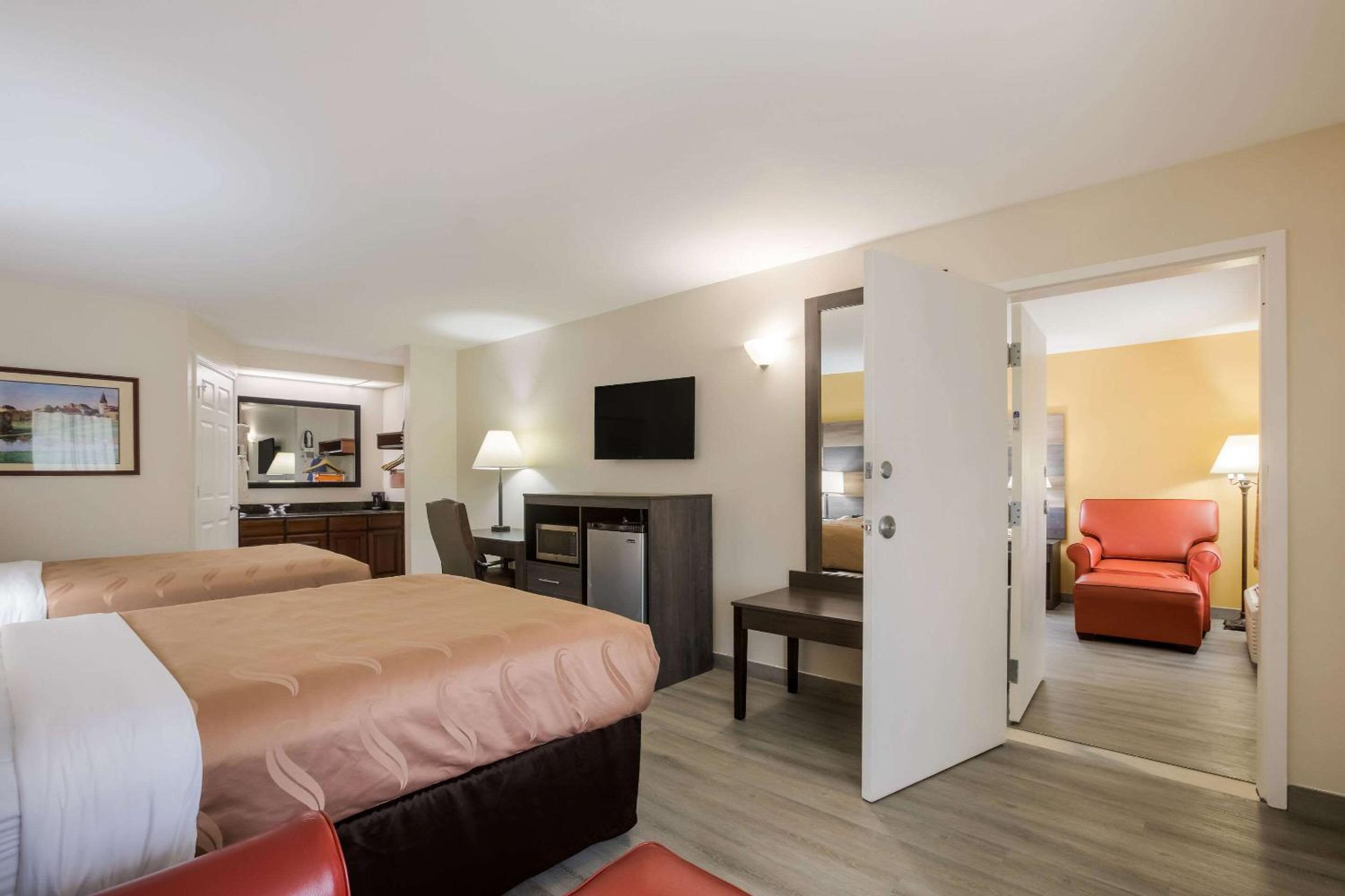 Quality Inn & Suites Greensboro near Lake Oconee