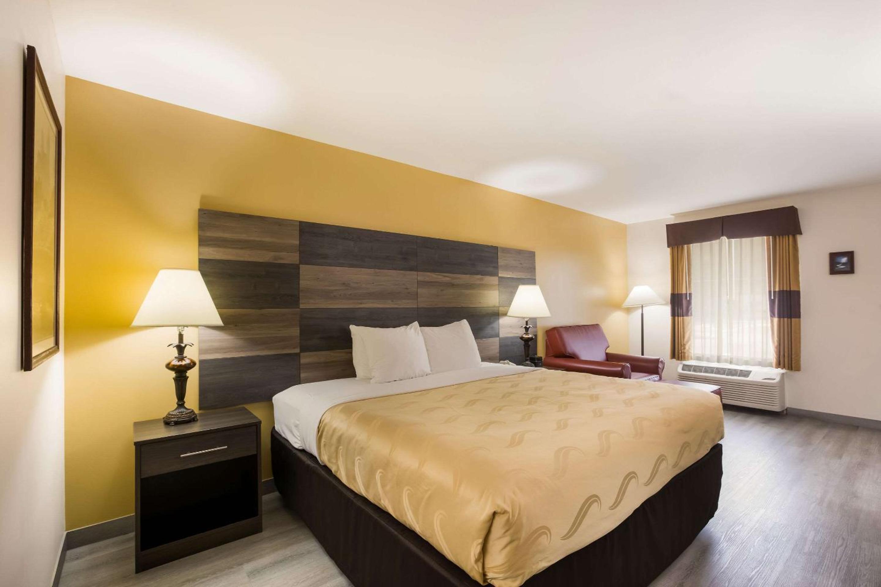 Quality Inn & Suites Greensboro near Lake Oconee