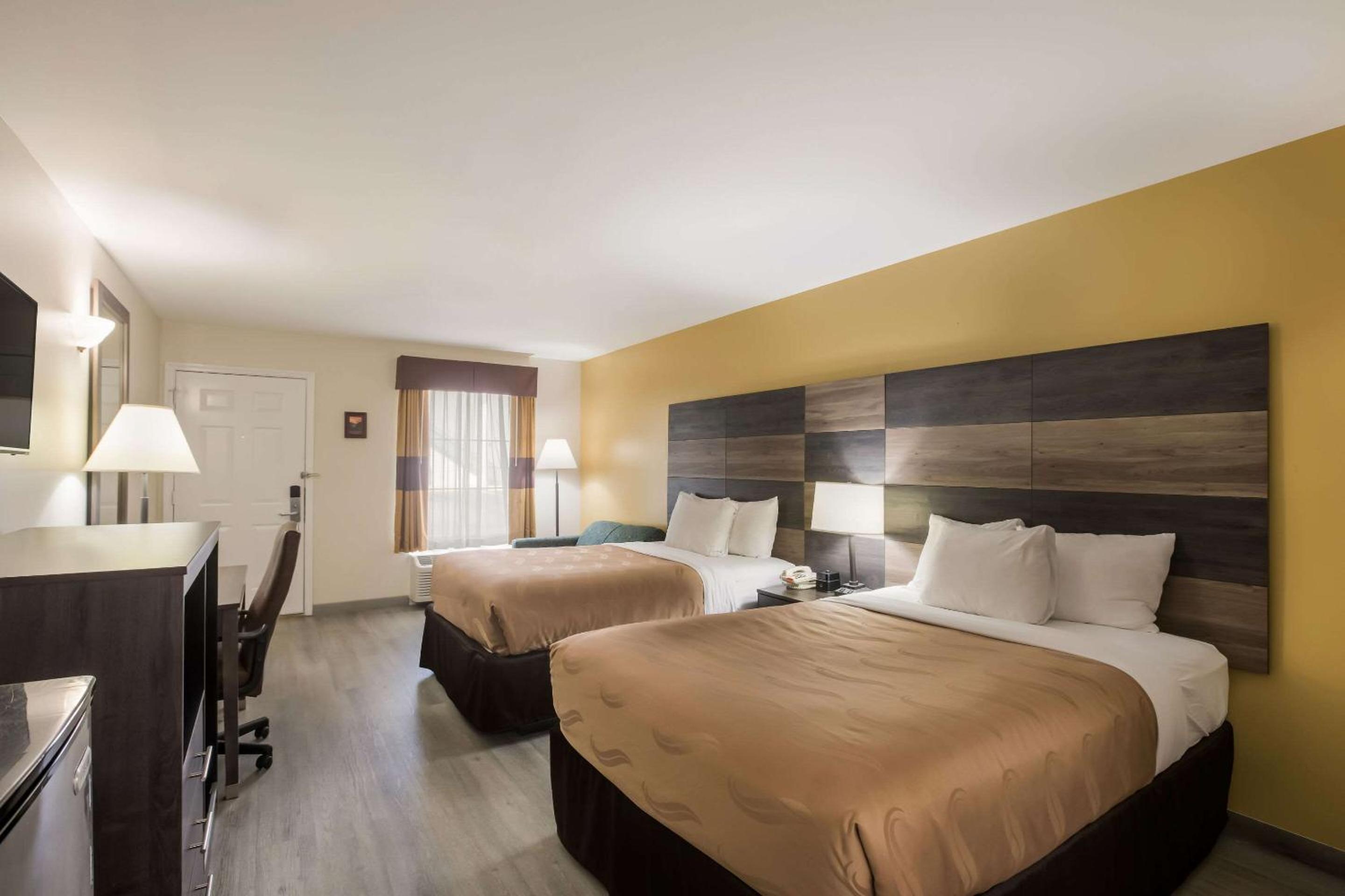 Quality Inn & Suites Greensboro near Lake Oconee