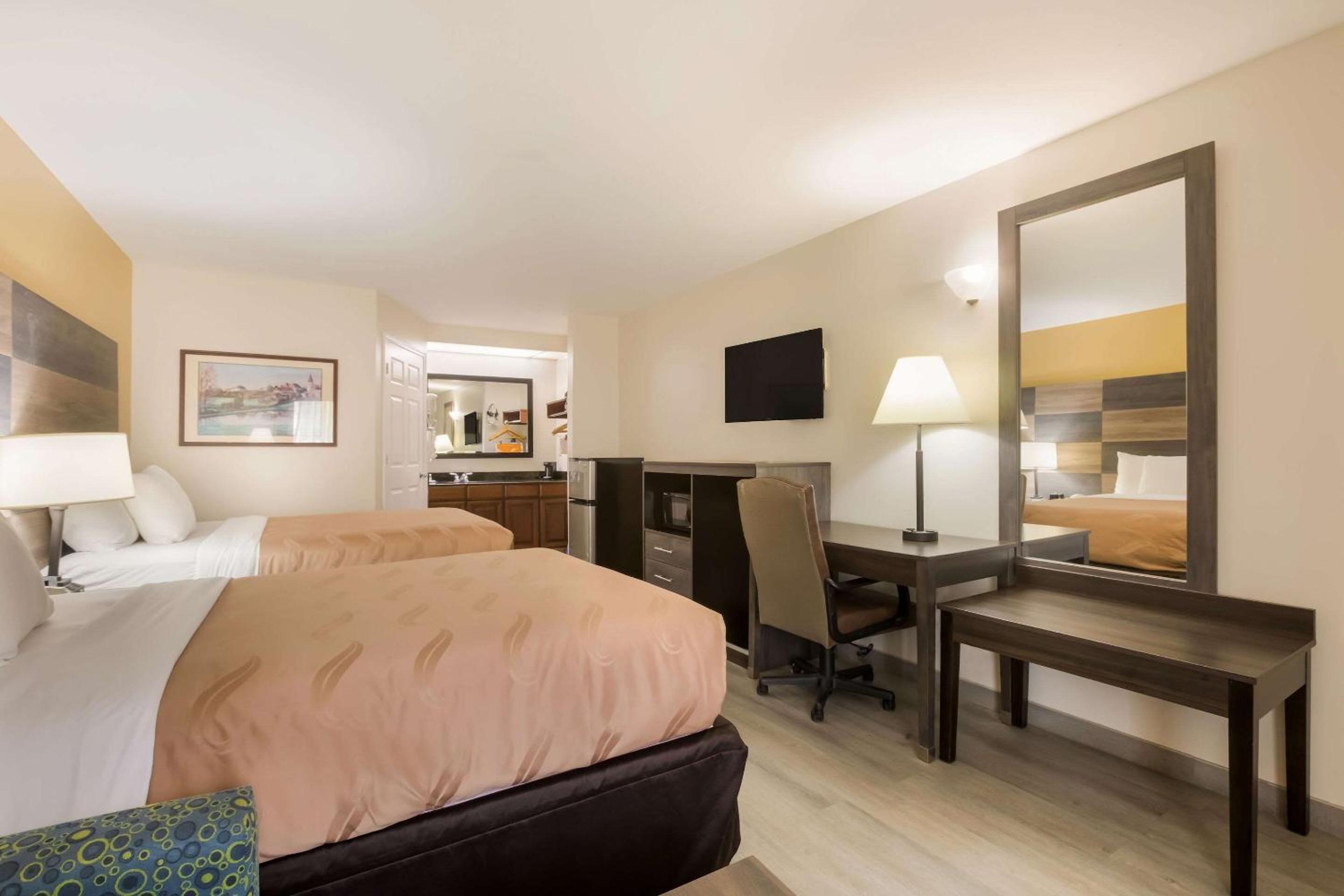 Quality Inn & Suites Greensboro near Lake Oconee