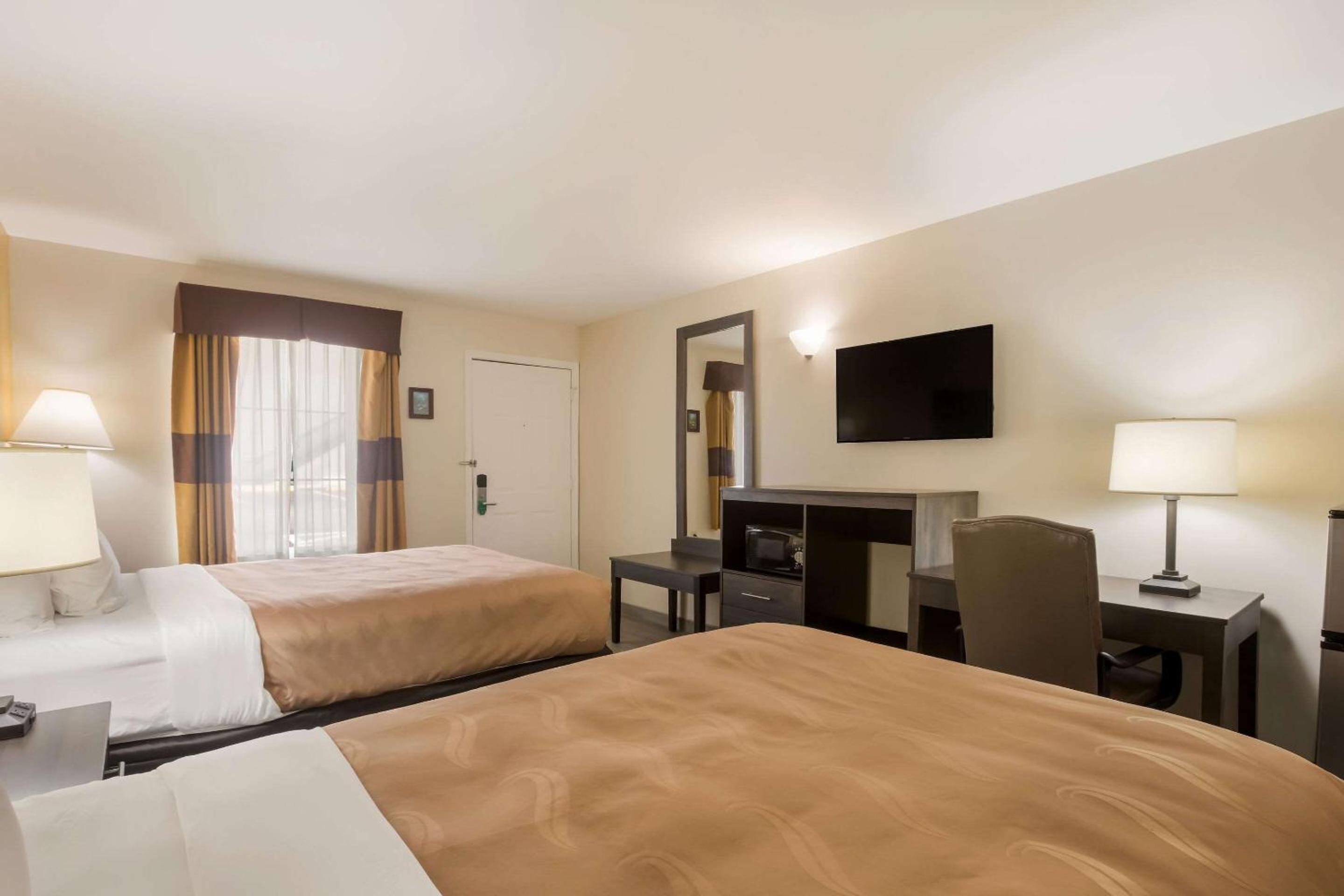Quality Inn & Suites Greensboro near Lake Oconee