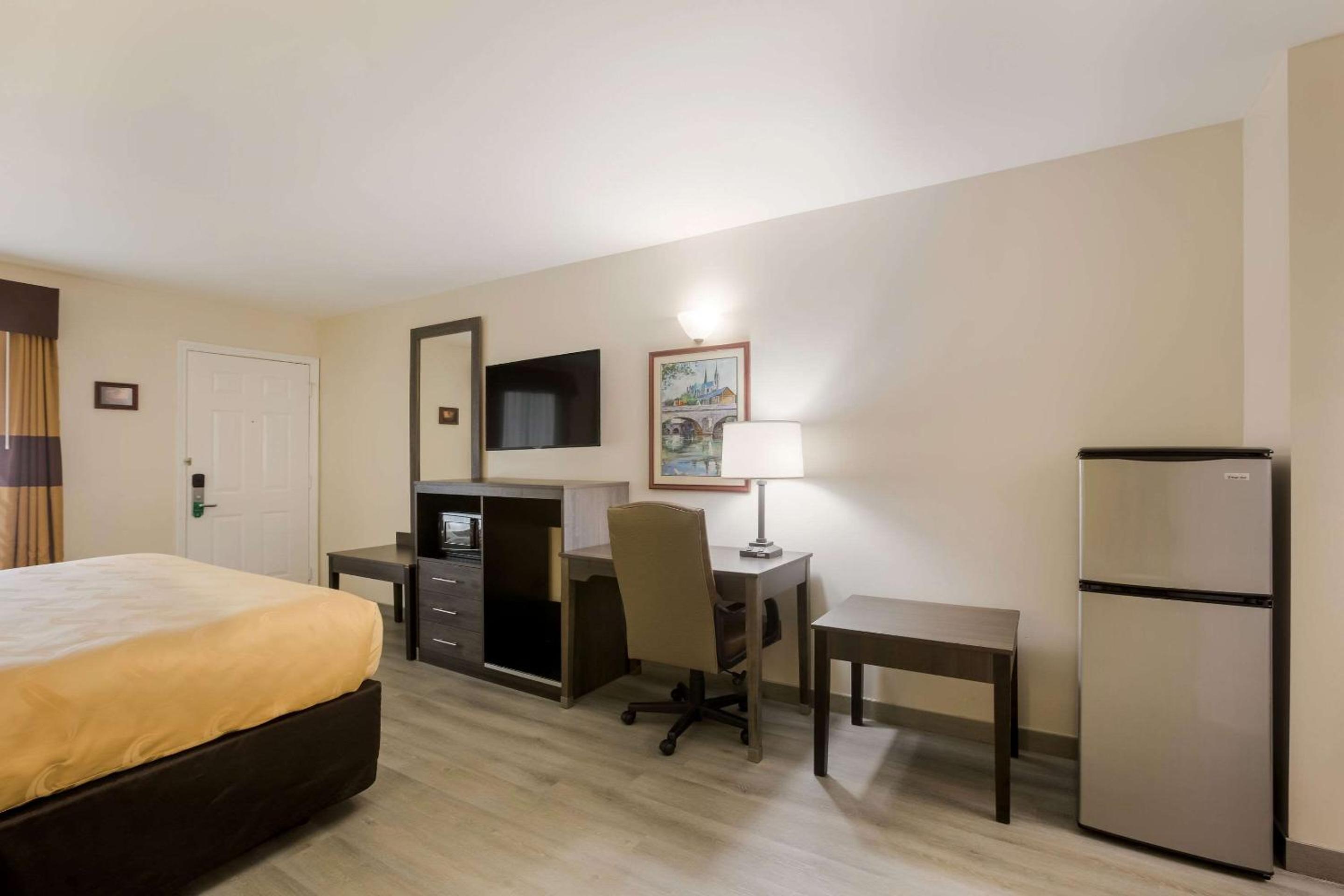 Quality Inn & Suites Greensboro near Lake Oconee