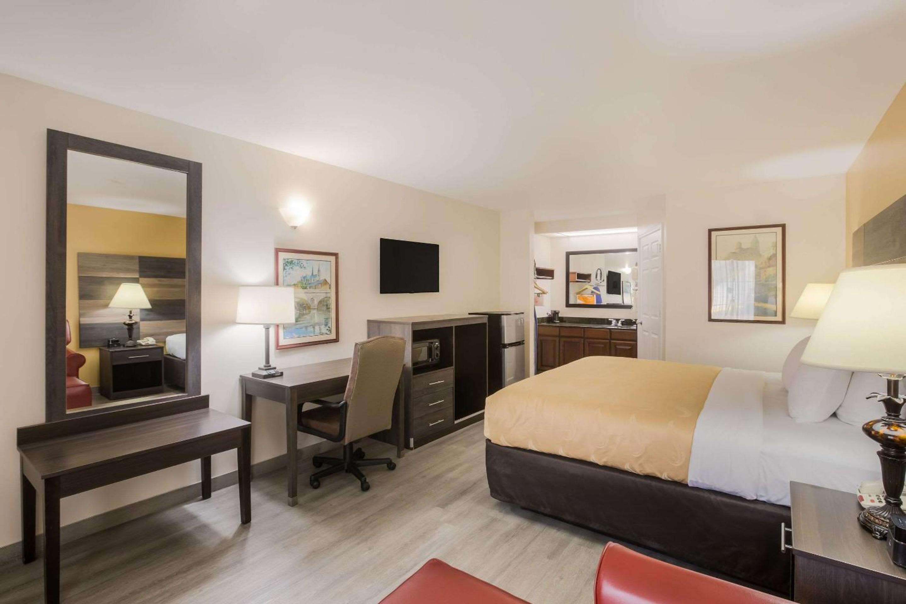 Quality Inn & Suites Greensboro near Lake Oconee