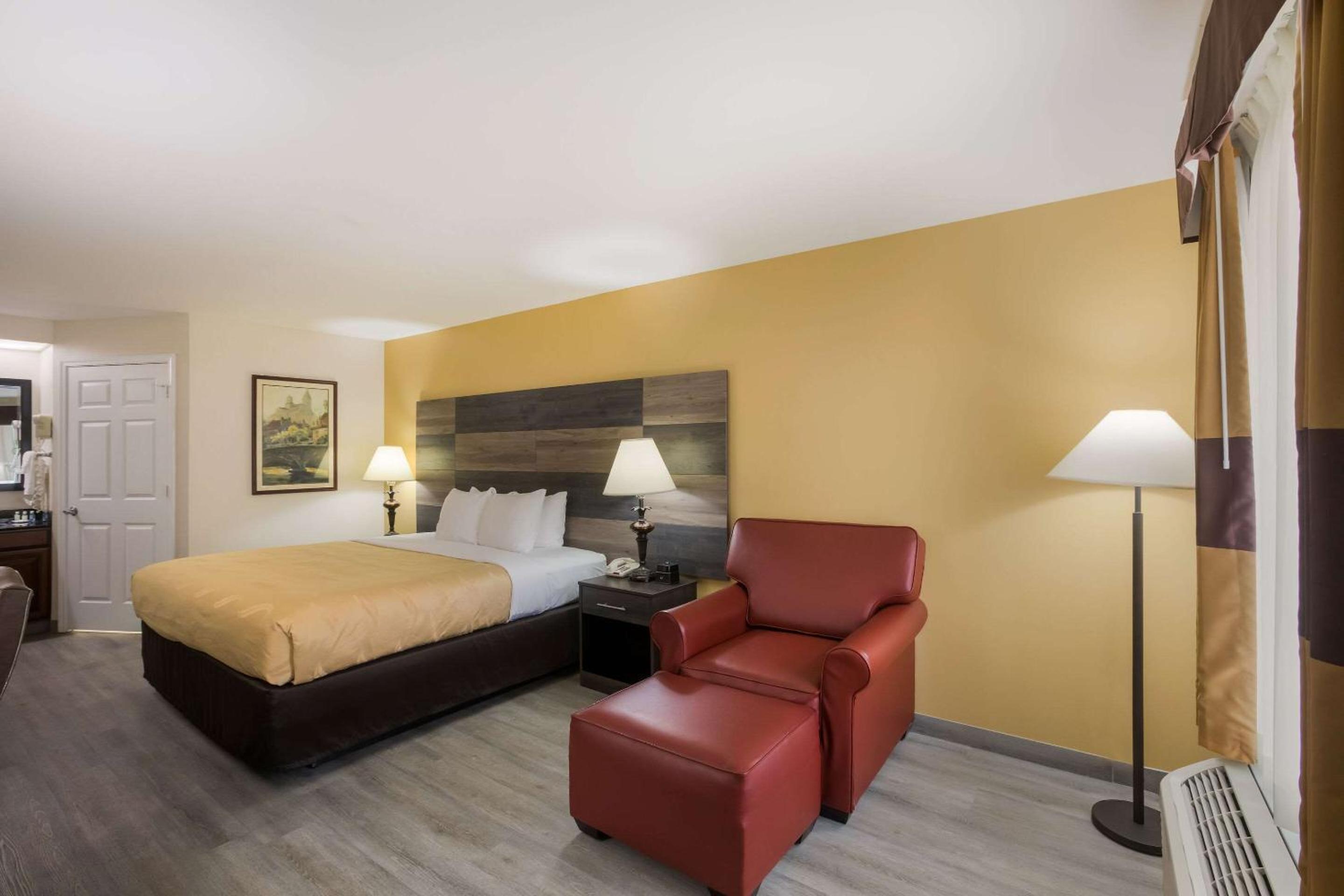 Quality Inn & Suites Greensboro near Lake Oconee