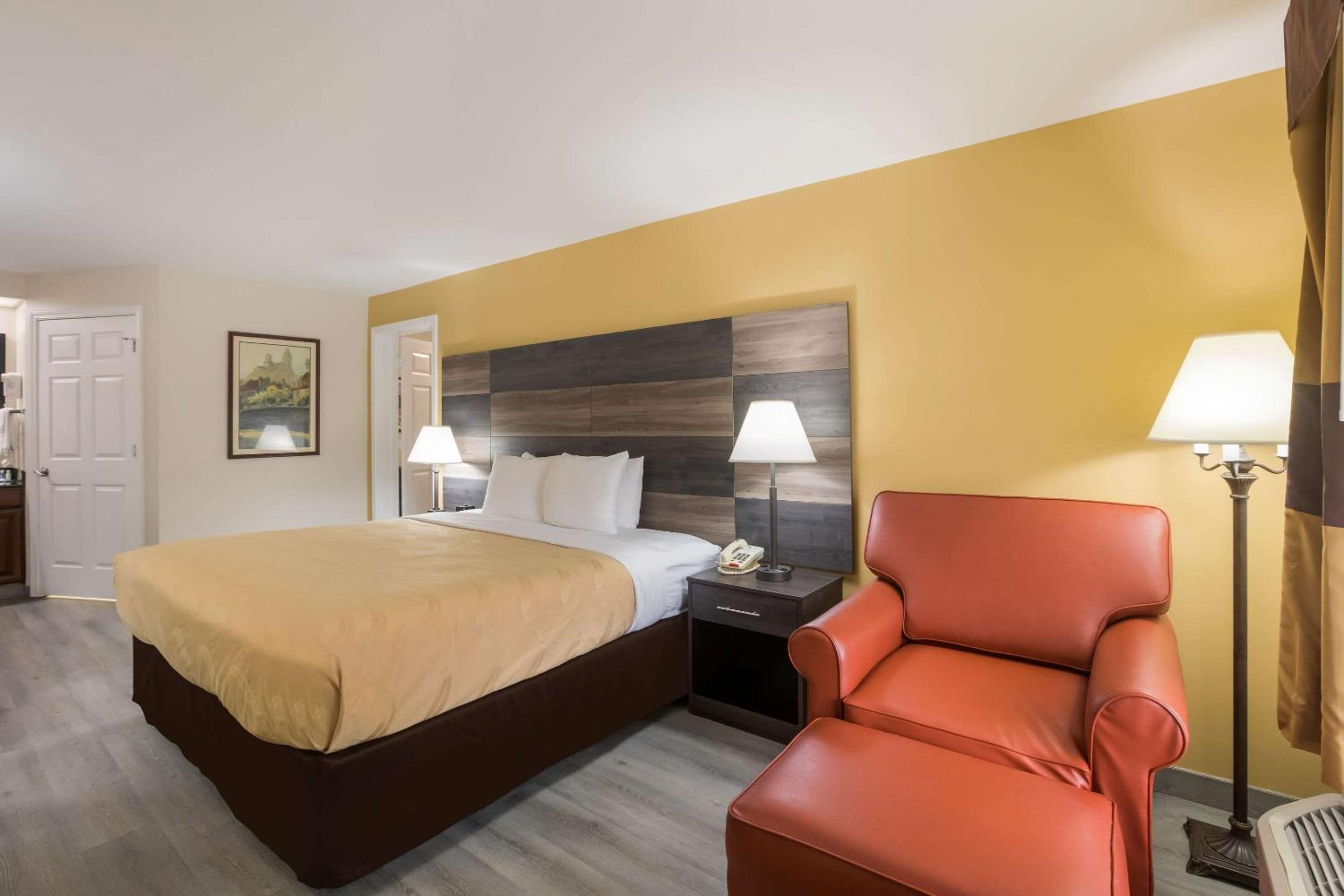 Quality Inn & Suites Greensboro near Lake Oconee