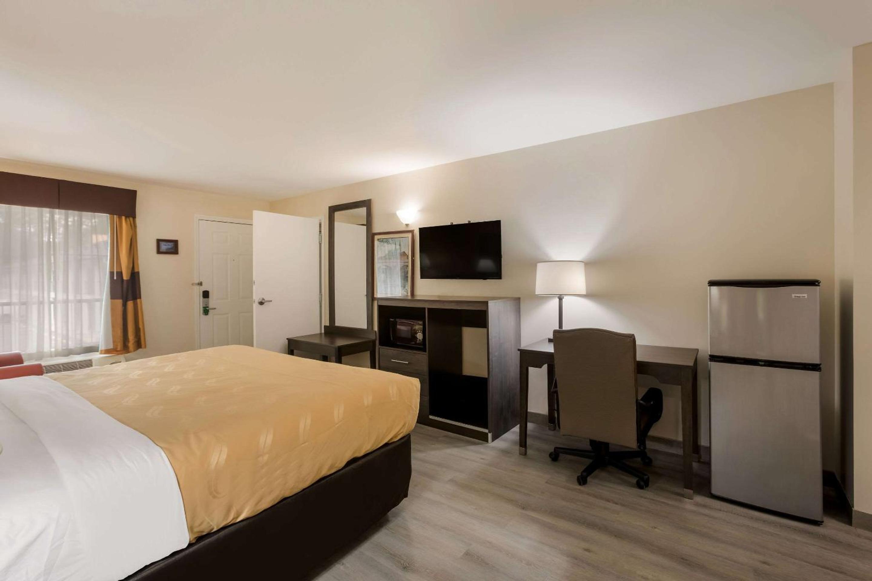 Quality Inn & Suites Greensboro near Lake Oconee