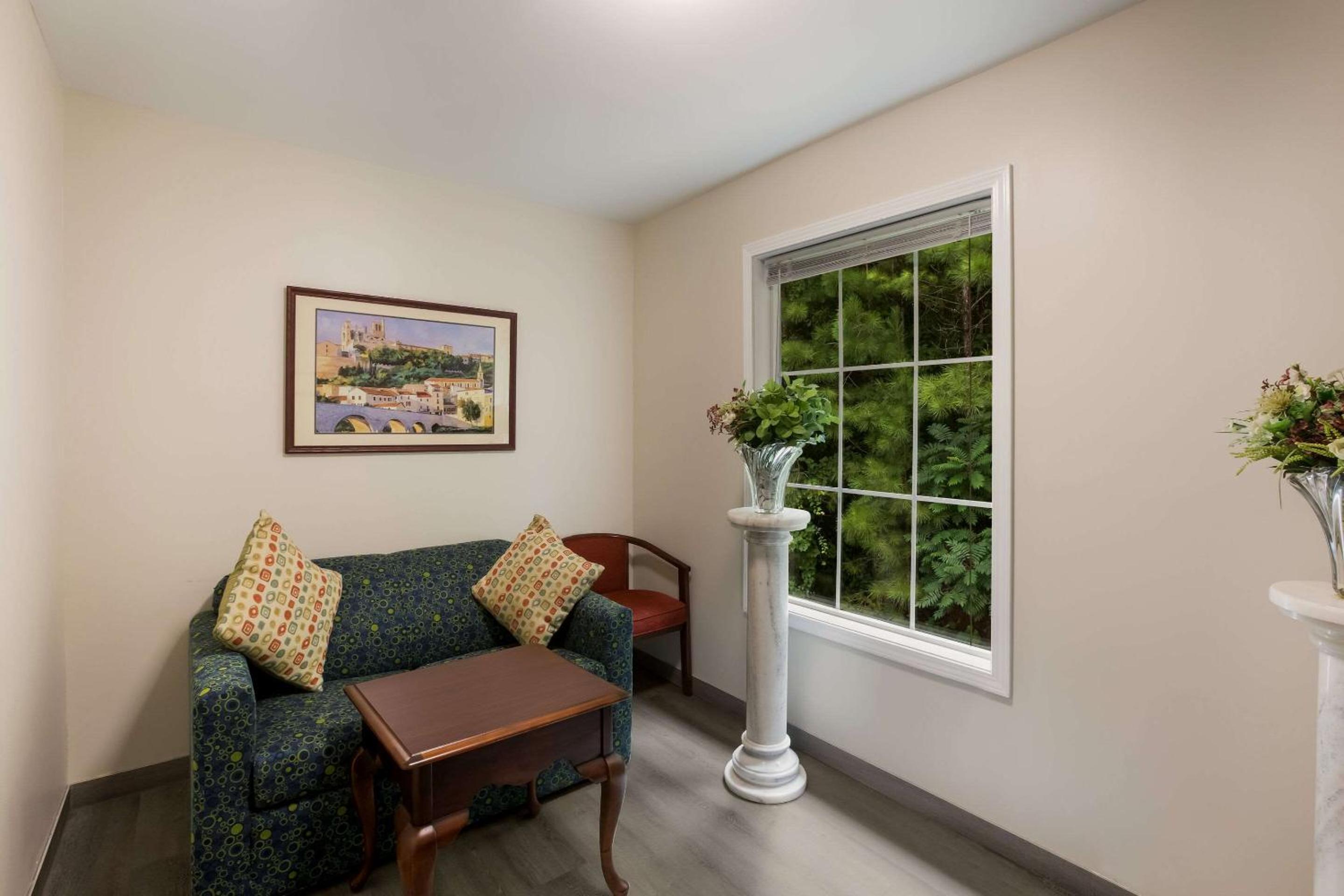 Quality Inn & Suites Greensboro near Lake Oconee