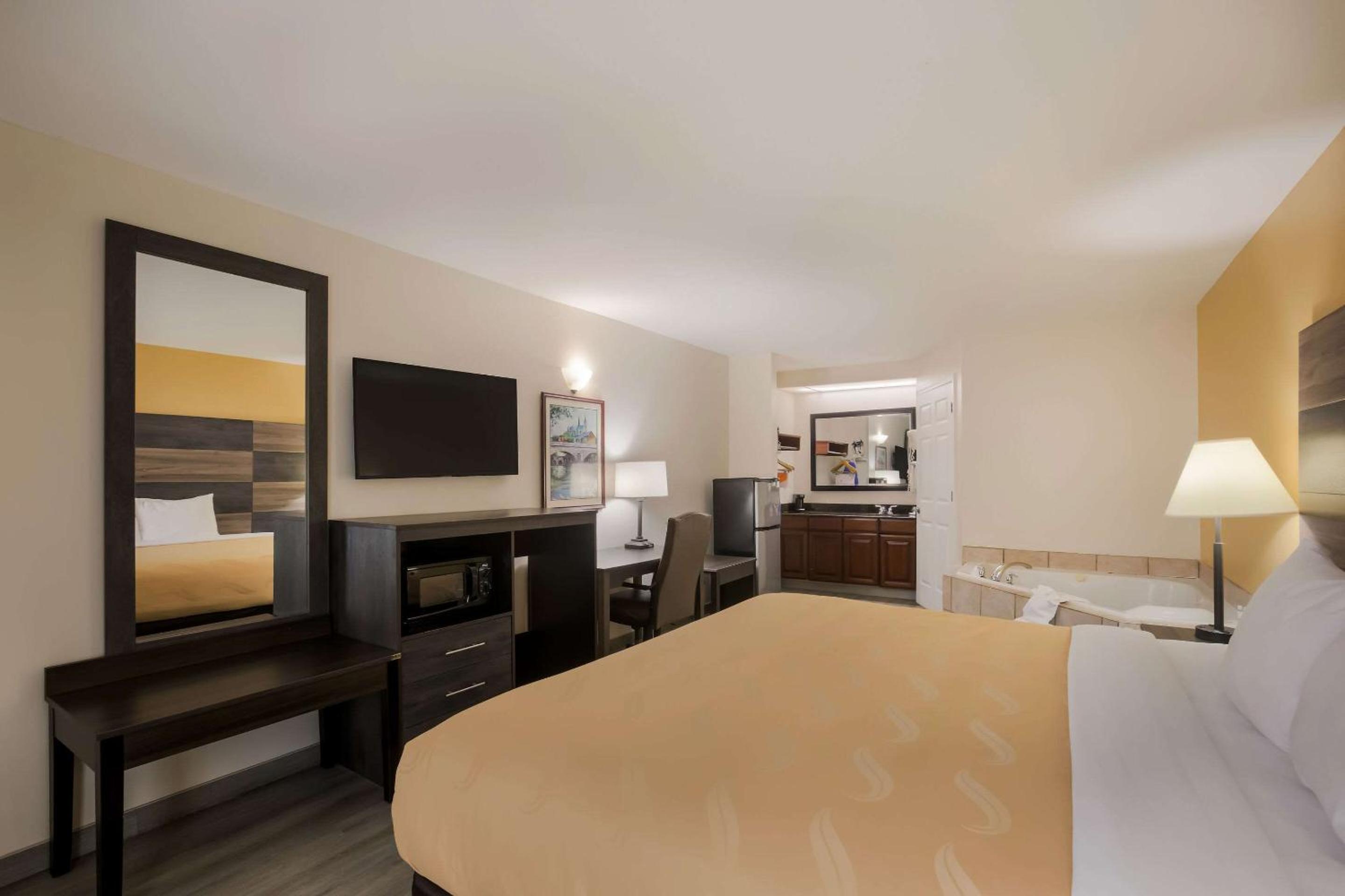Quality Inn & Suites Greensboro near Lake Oconee