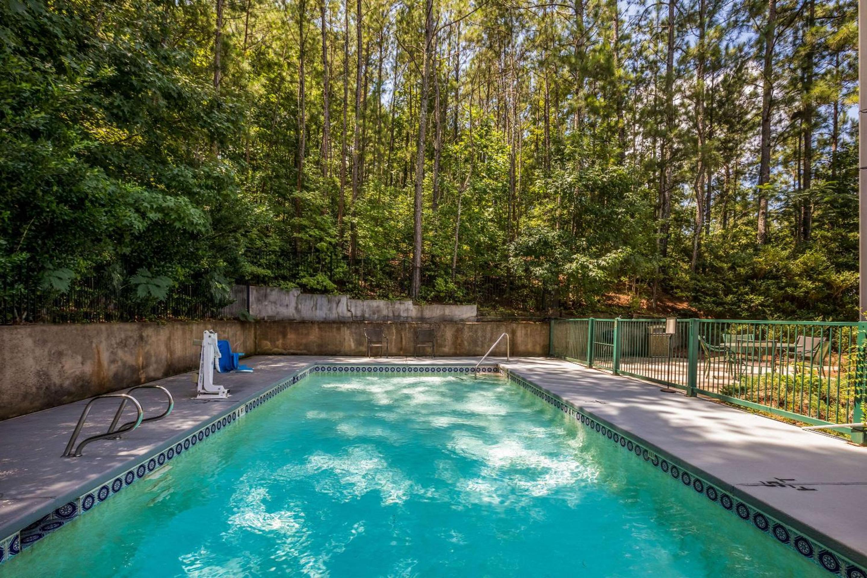 Quality Inn & Suites Greensboro near Lake Oconee