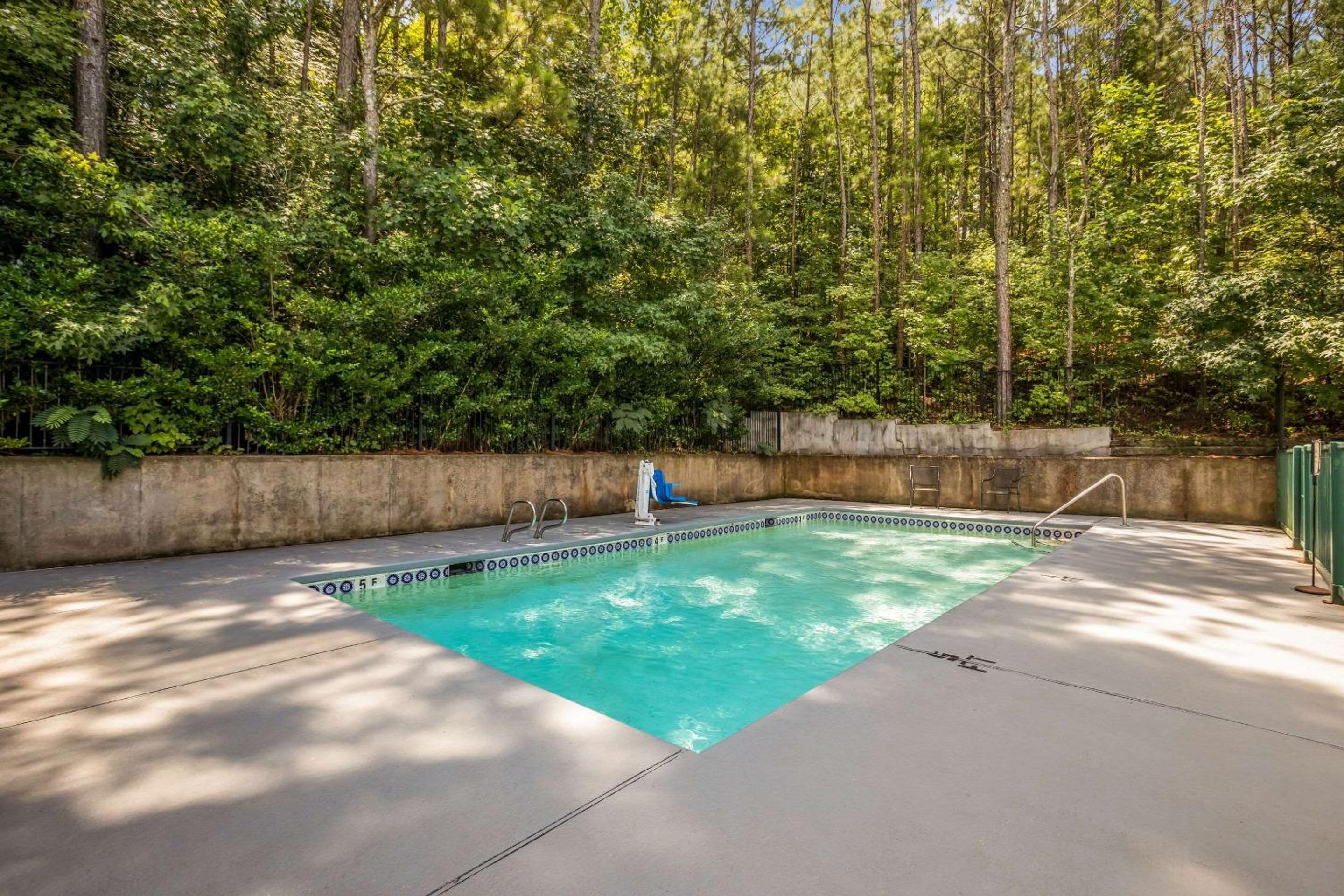 Quality Inn & Suites Greensboro near Lake Oconee