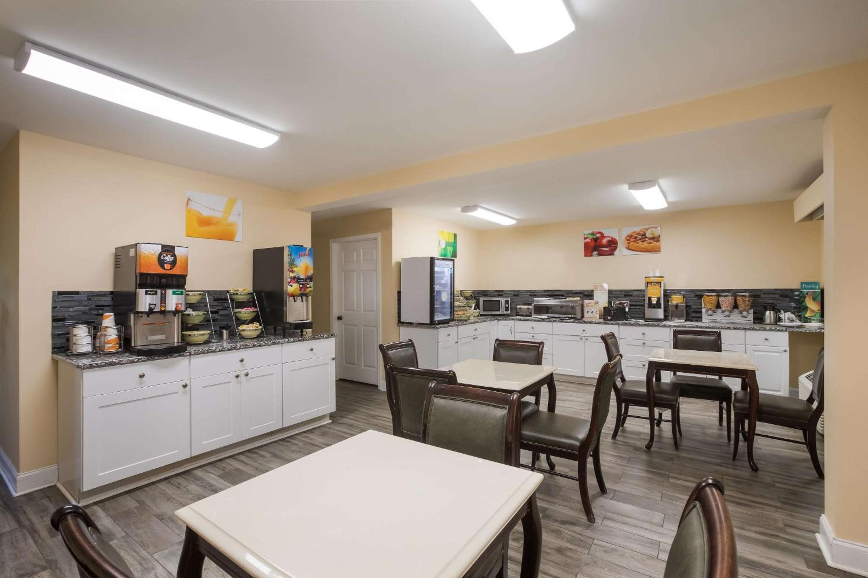 Quality Inn & Suites Greensboro near Lake Oconee