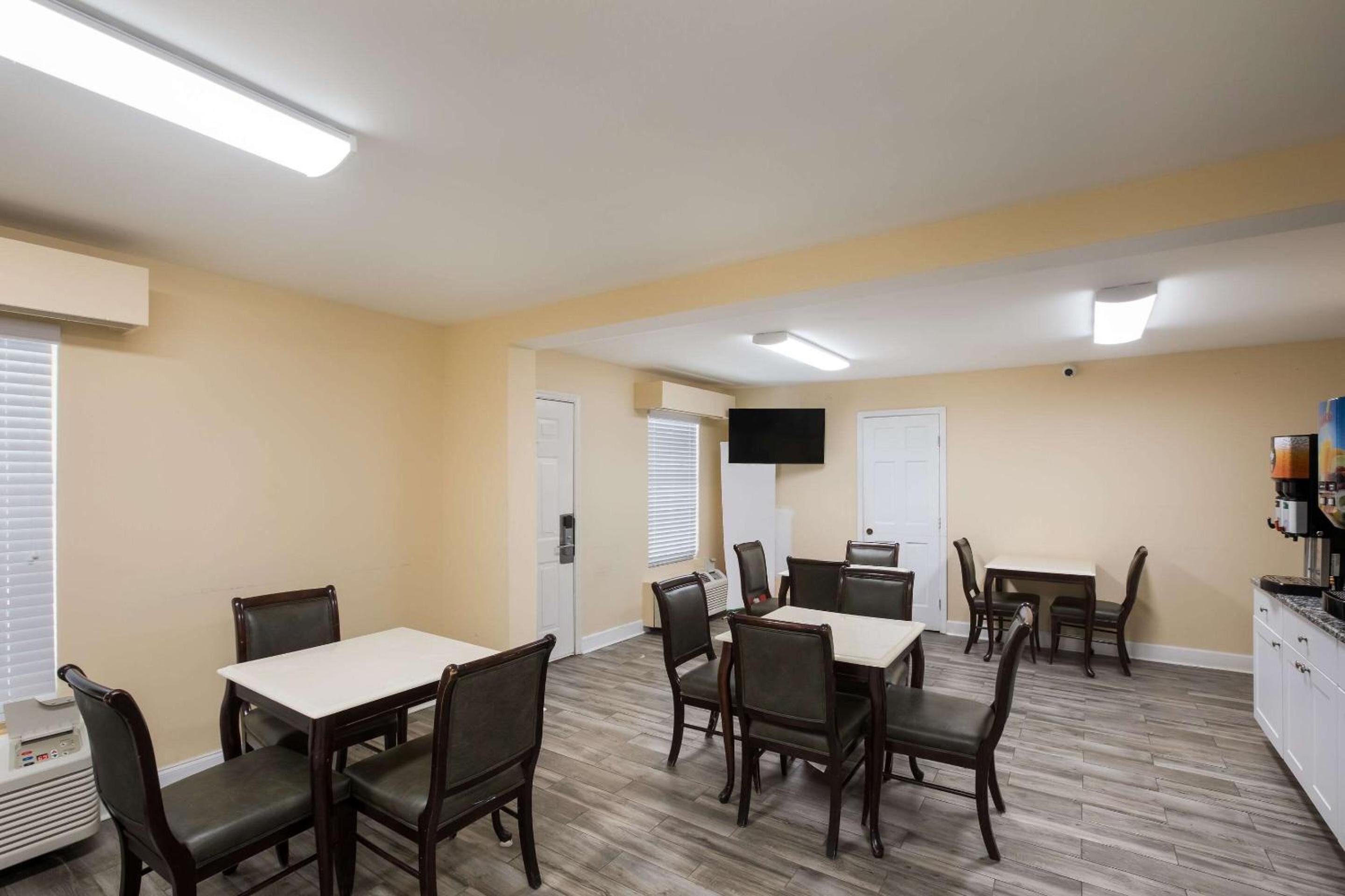 Quality Inn & Suites Greensboro near Lake Oconee
