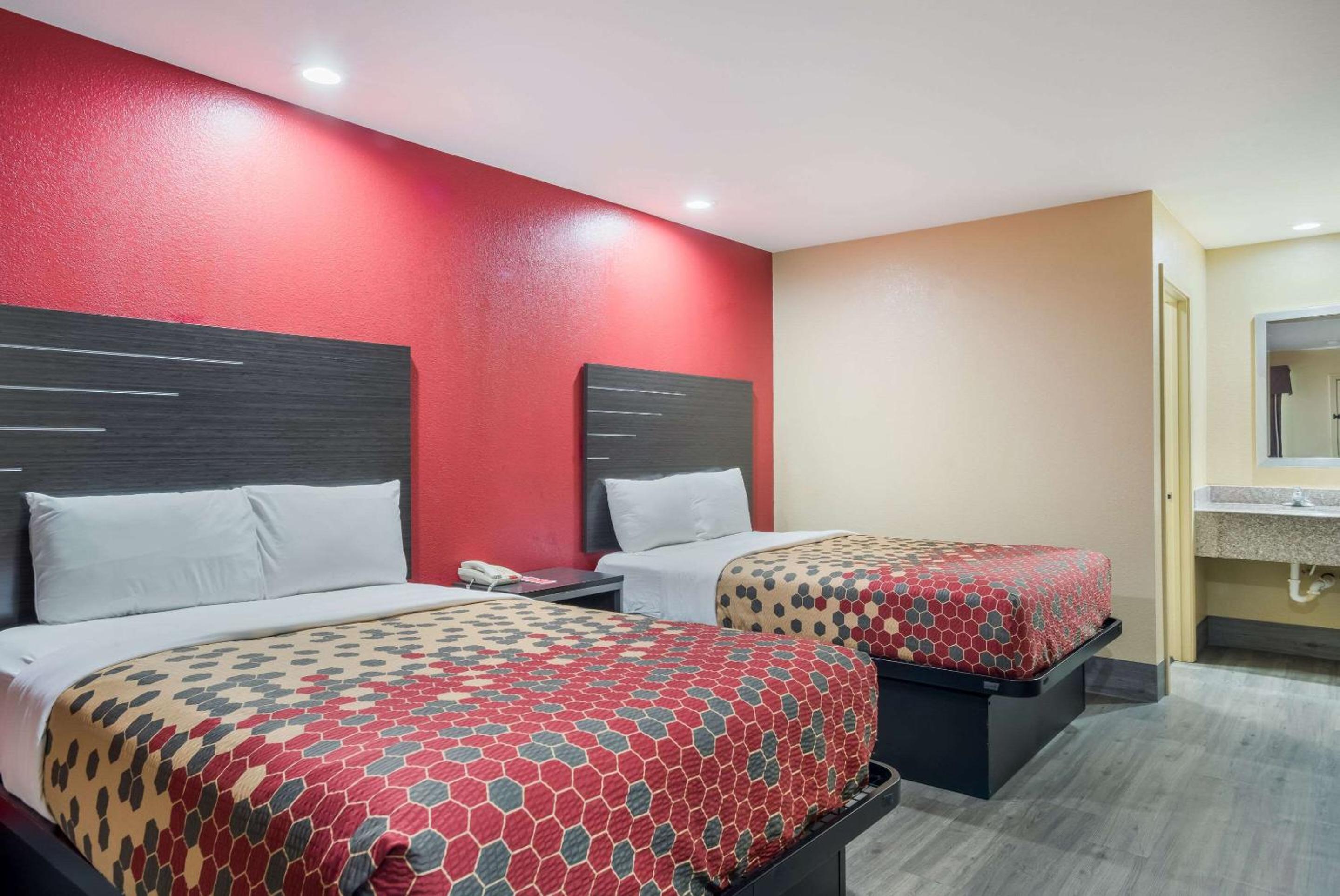 Econo Lodge Lake Charles University Area