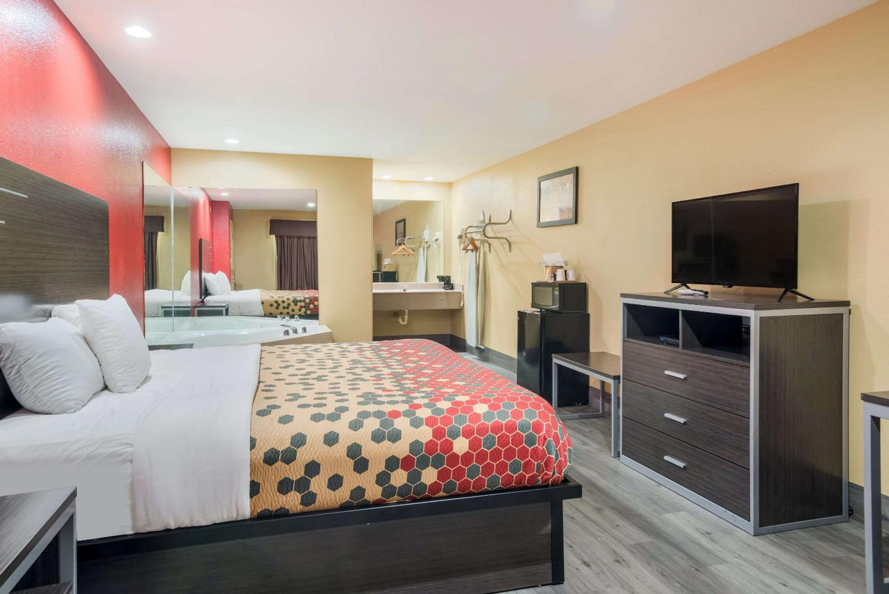 Econo Lodge Lake Charles University Area