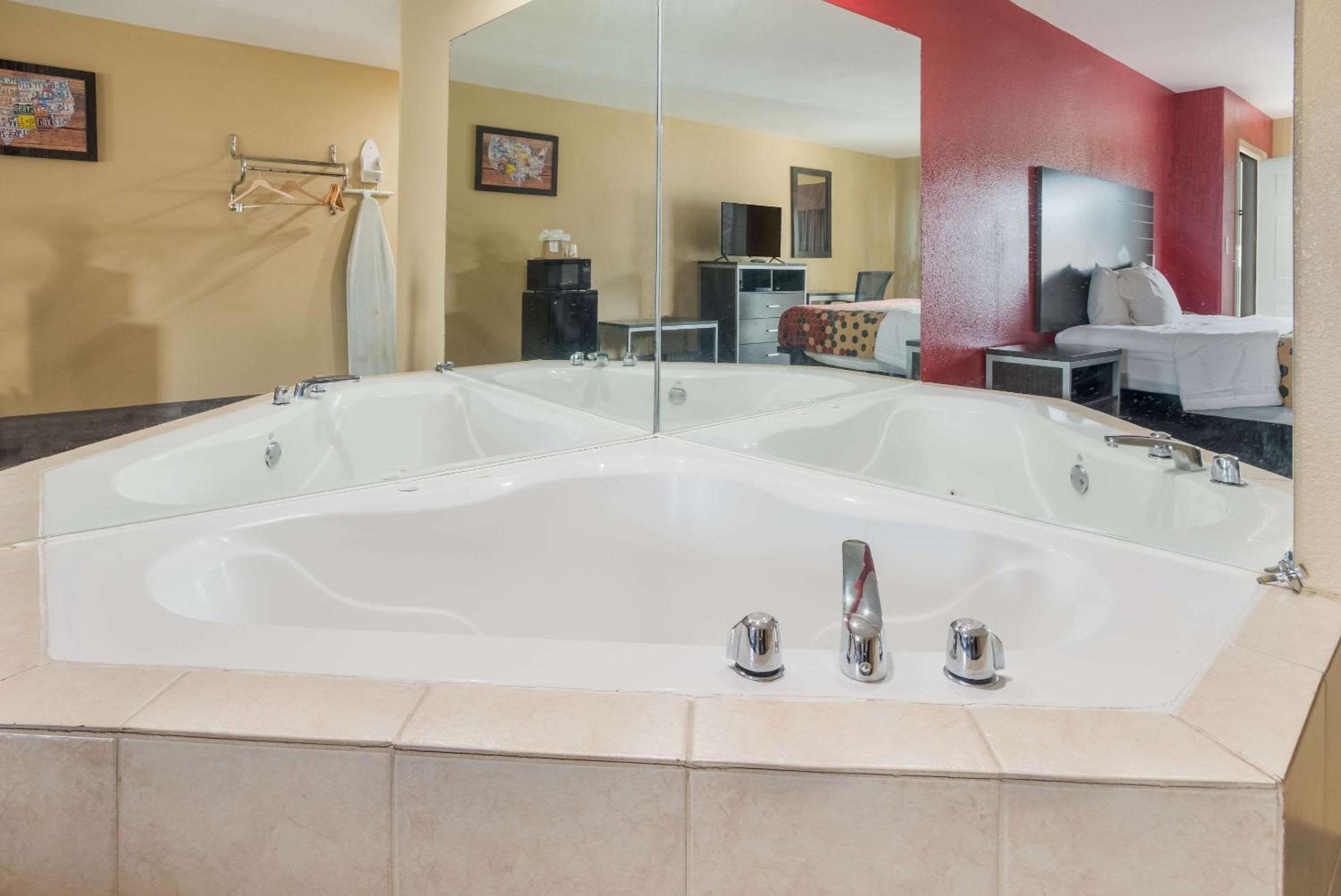 Econo Lodge Lake Charles University Area