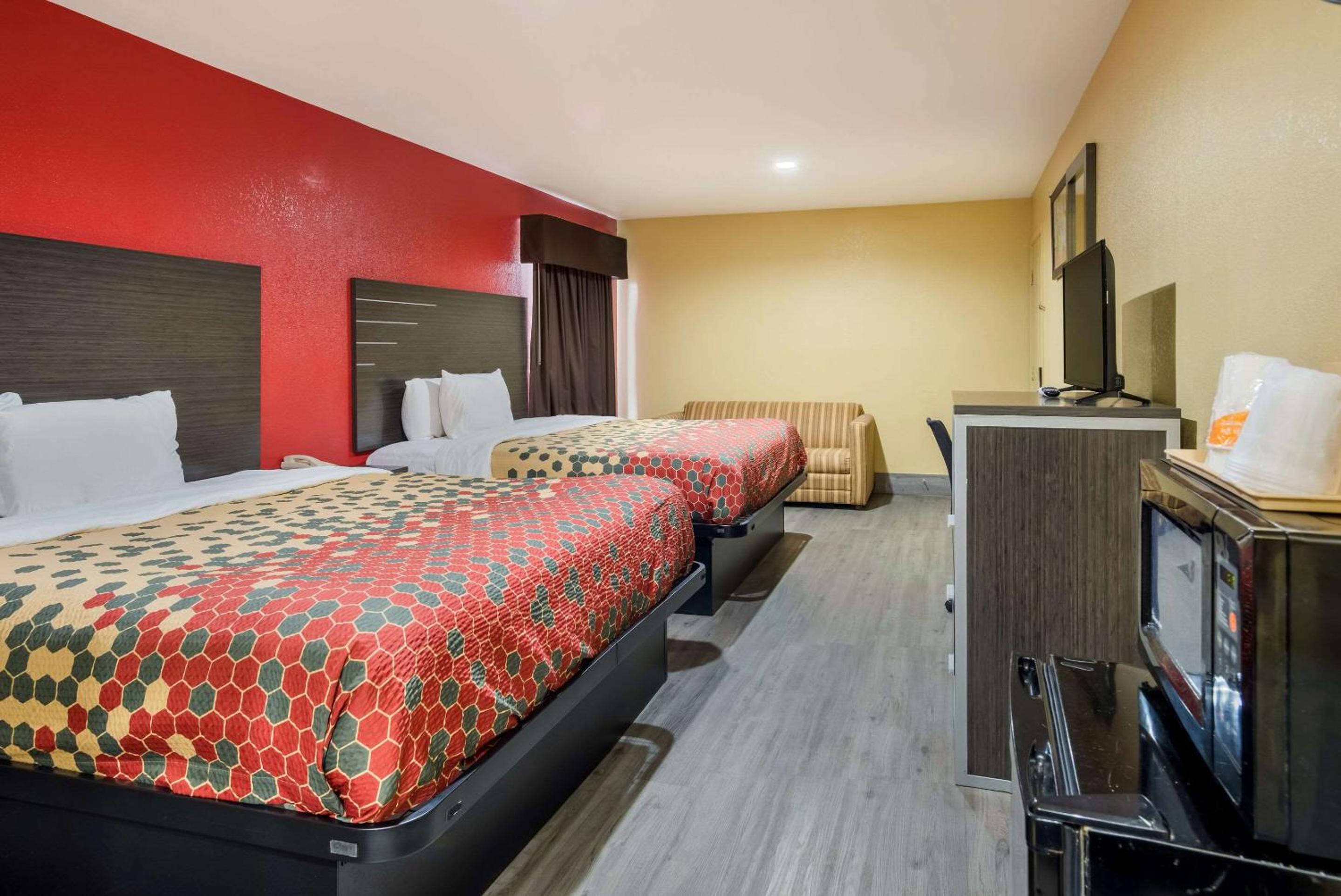 Econo Lodge Lake Charles University Area