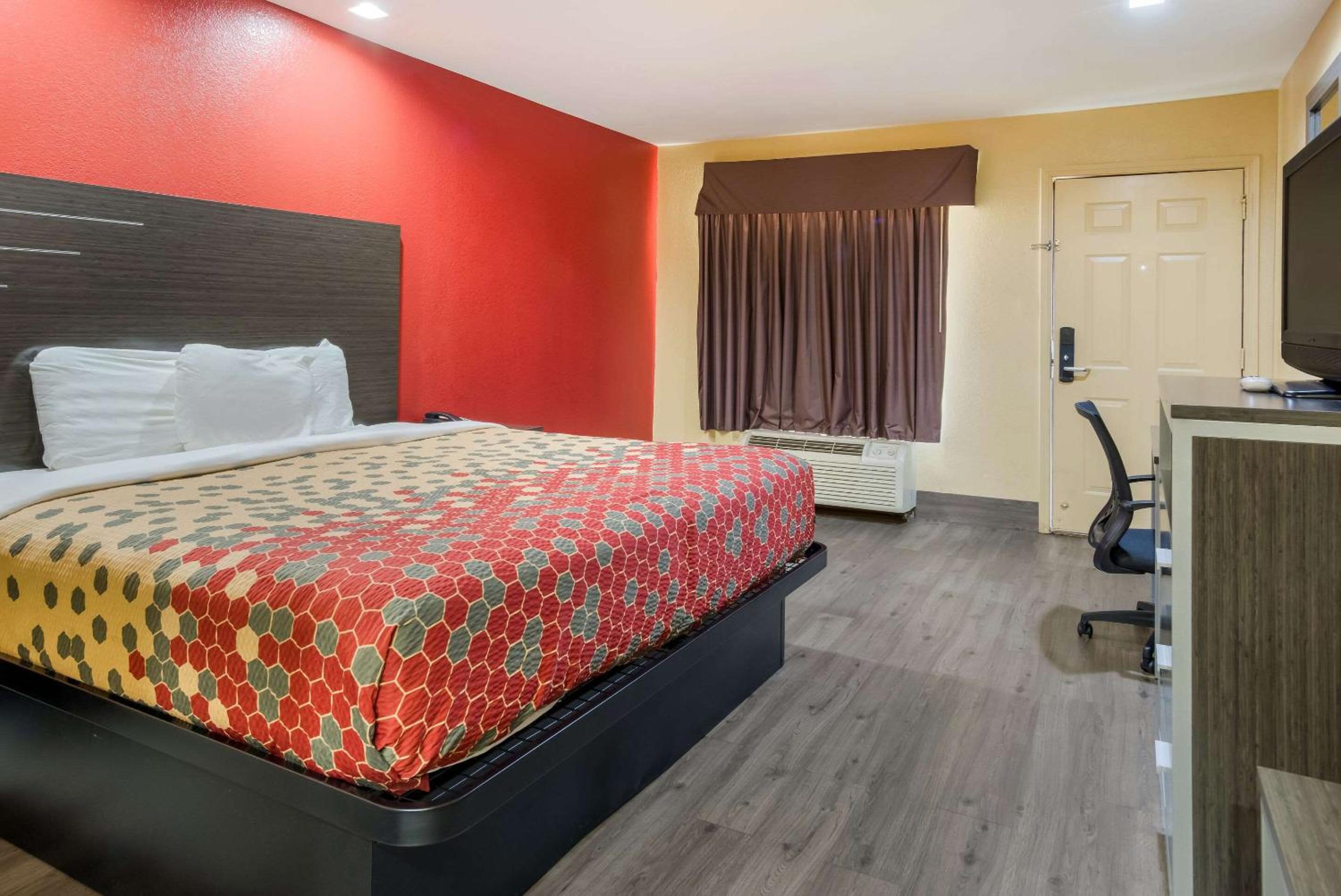 Econo Lodge Lake Charles University Area