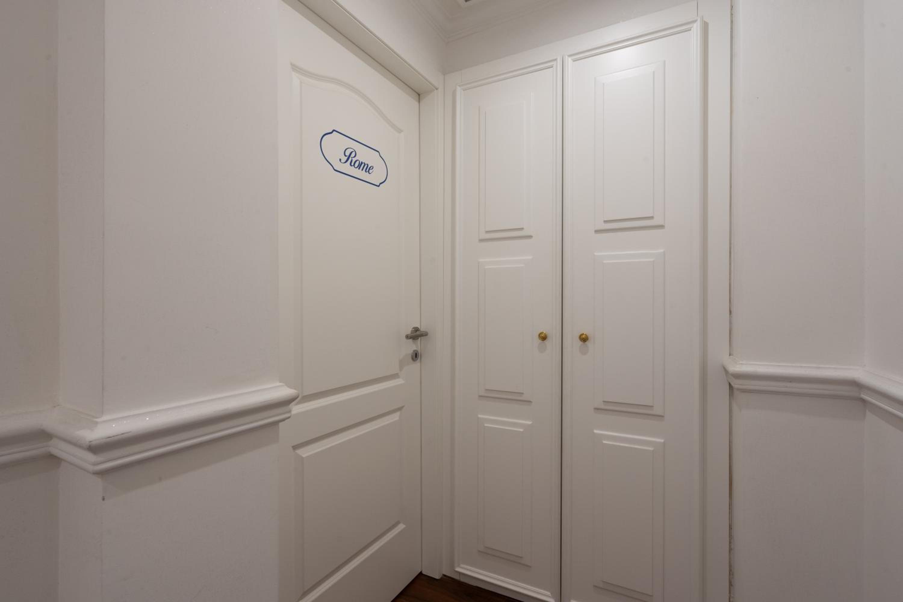Capital Rooms