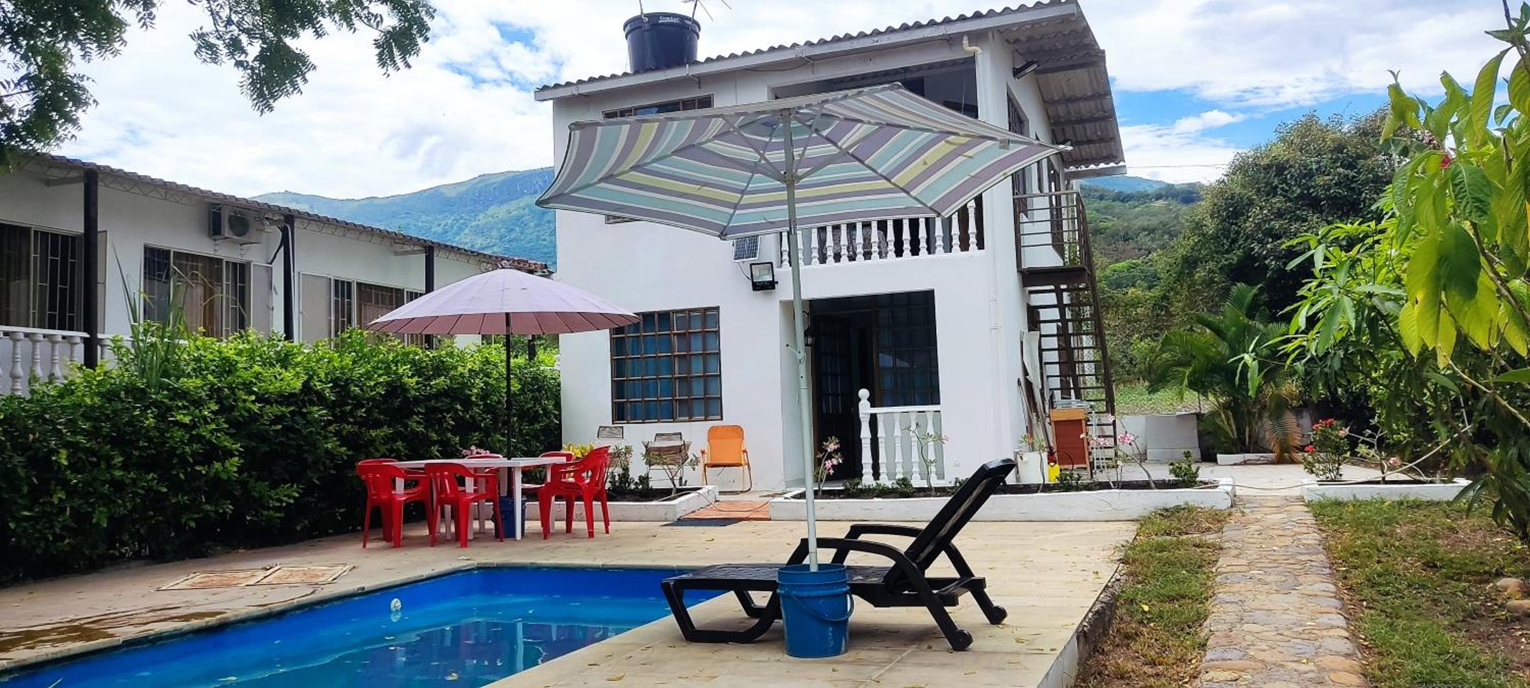 CASA FAMILIAR Y DE DESCANSO VILLA LORENZA - APULO CUND.