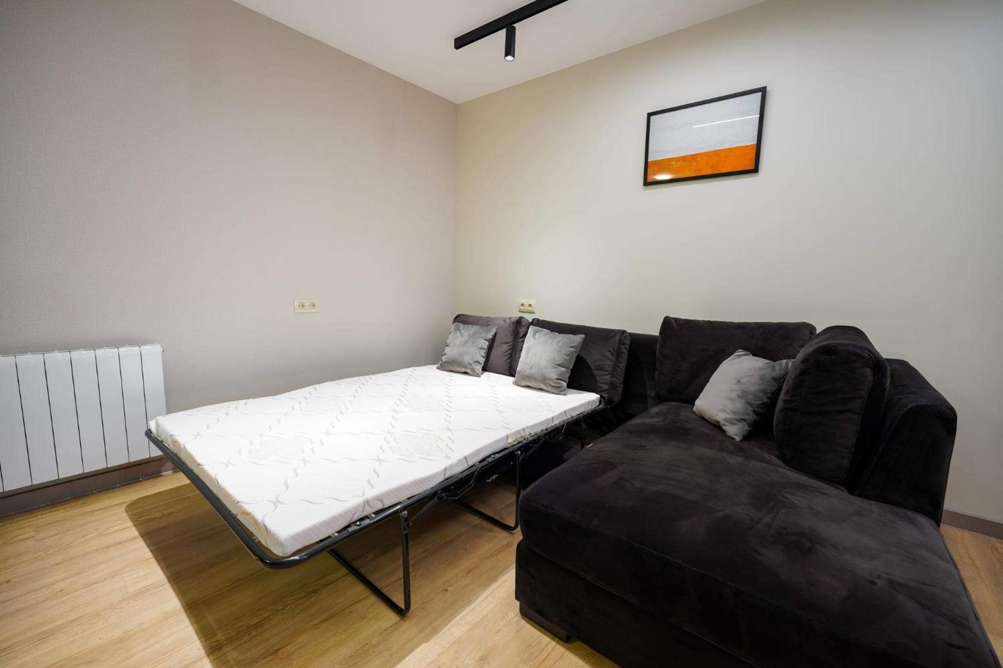 Perfect 2-BDR apt w/Balcony City Centre, MyStreet company