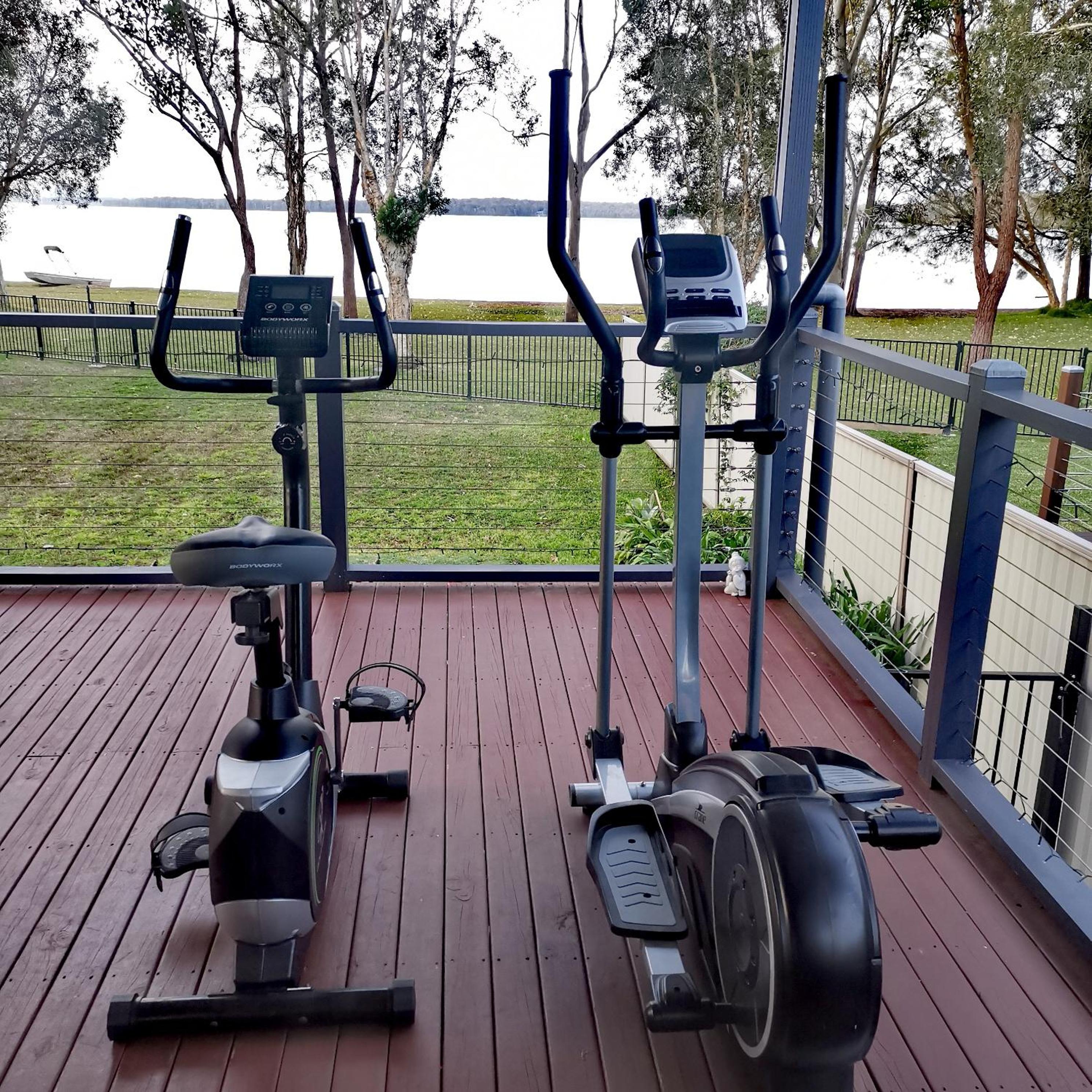 Getaway Lakefront Environmental House on Lake Macquarie with Water View