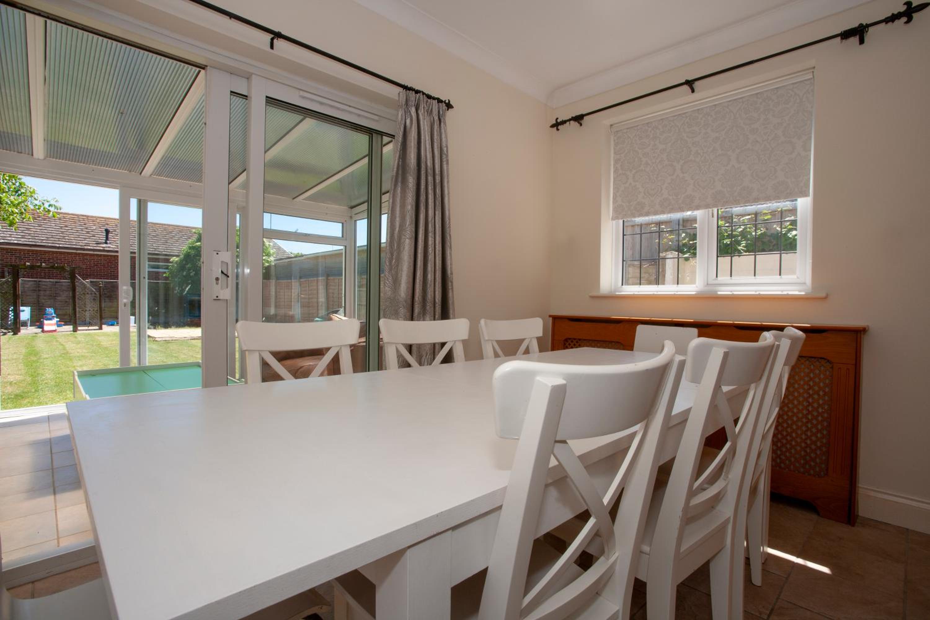 Family & Pet-Friendly Beach Bungalow Playroom, Garden & Parking view 2